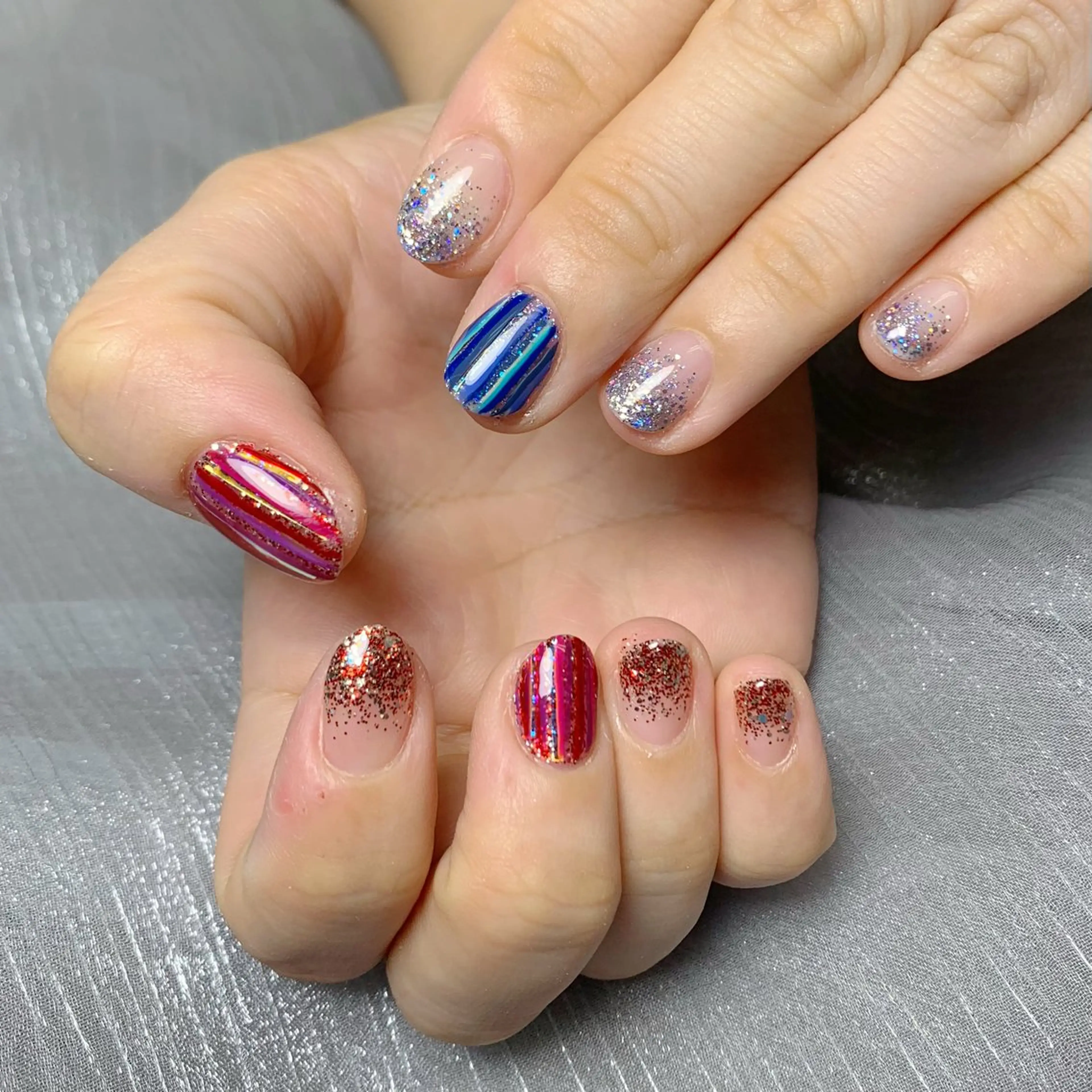 ネイル オーロラネイル ブルー グラデーション キラキラネイル 水色 なつみ wooのネイルデザイン