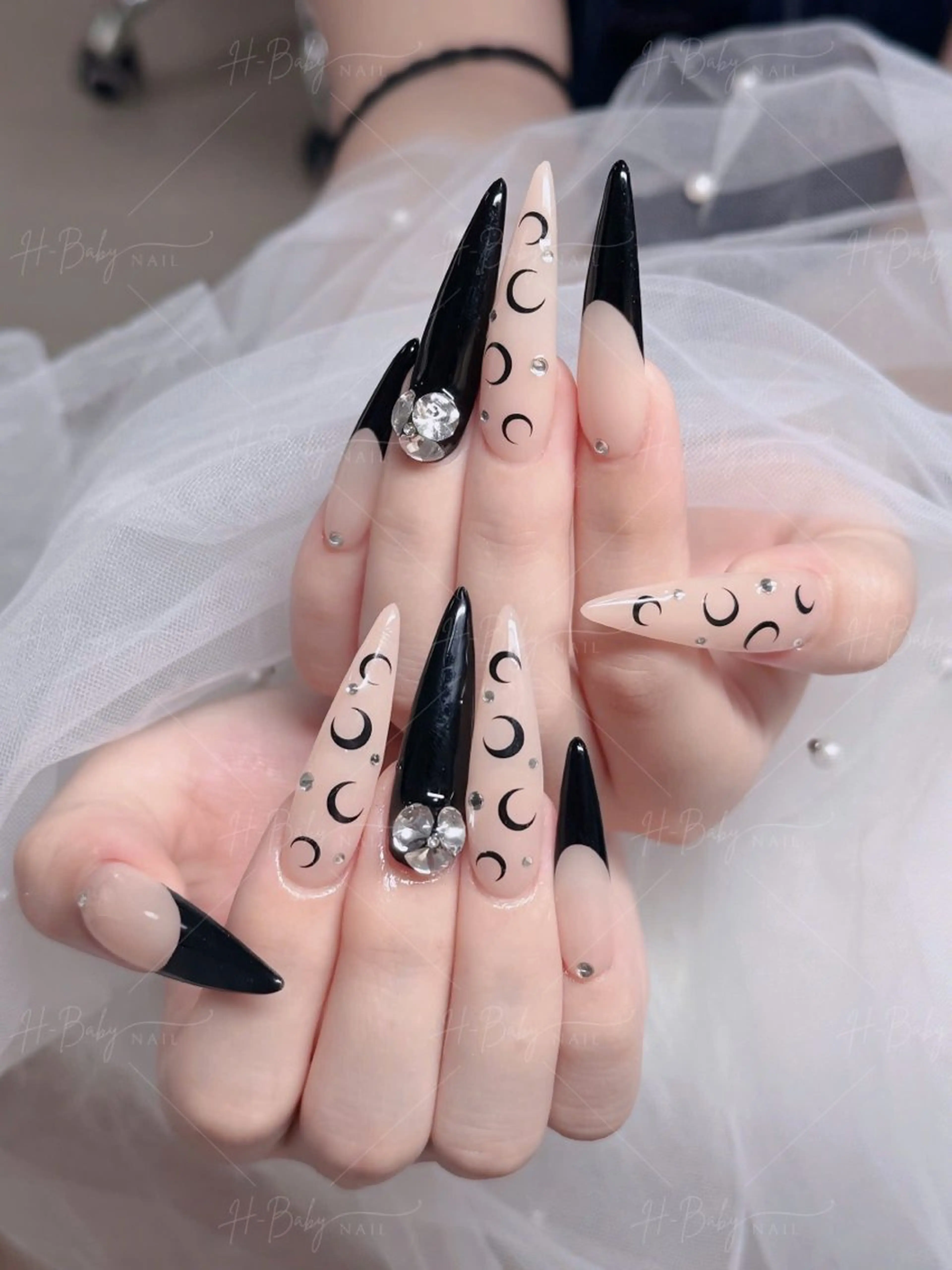 ネイル フレンチネイル ジェルネイル ハロウィン キラキラネイル 韓国ネイル H.baby Nail Salonのネイルデザイン