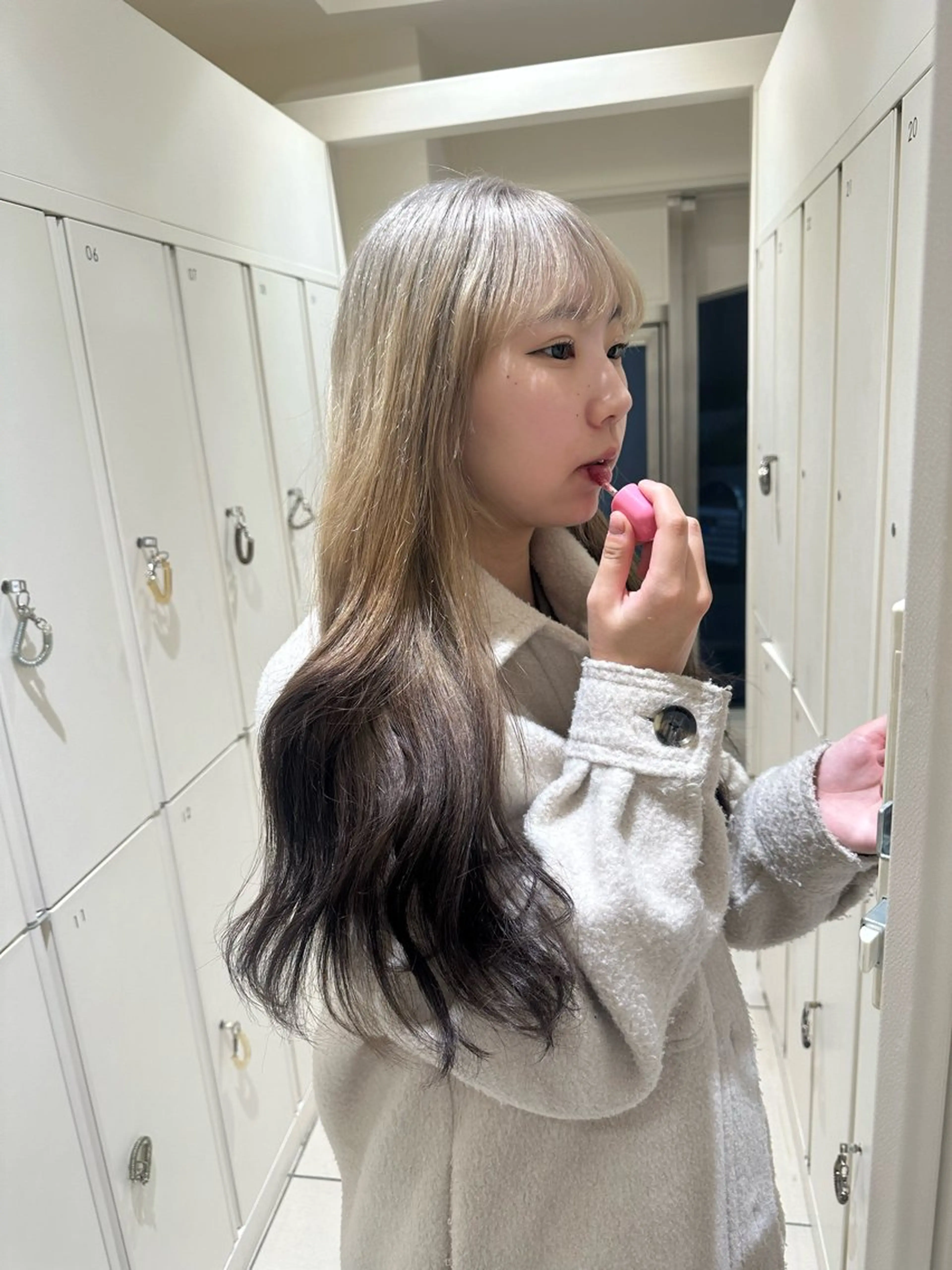 ロング カラー タイトボブ個性派カラ ーAKANEのヘアスタイル