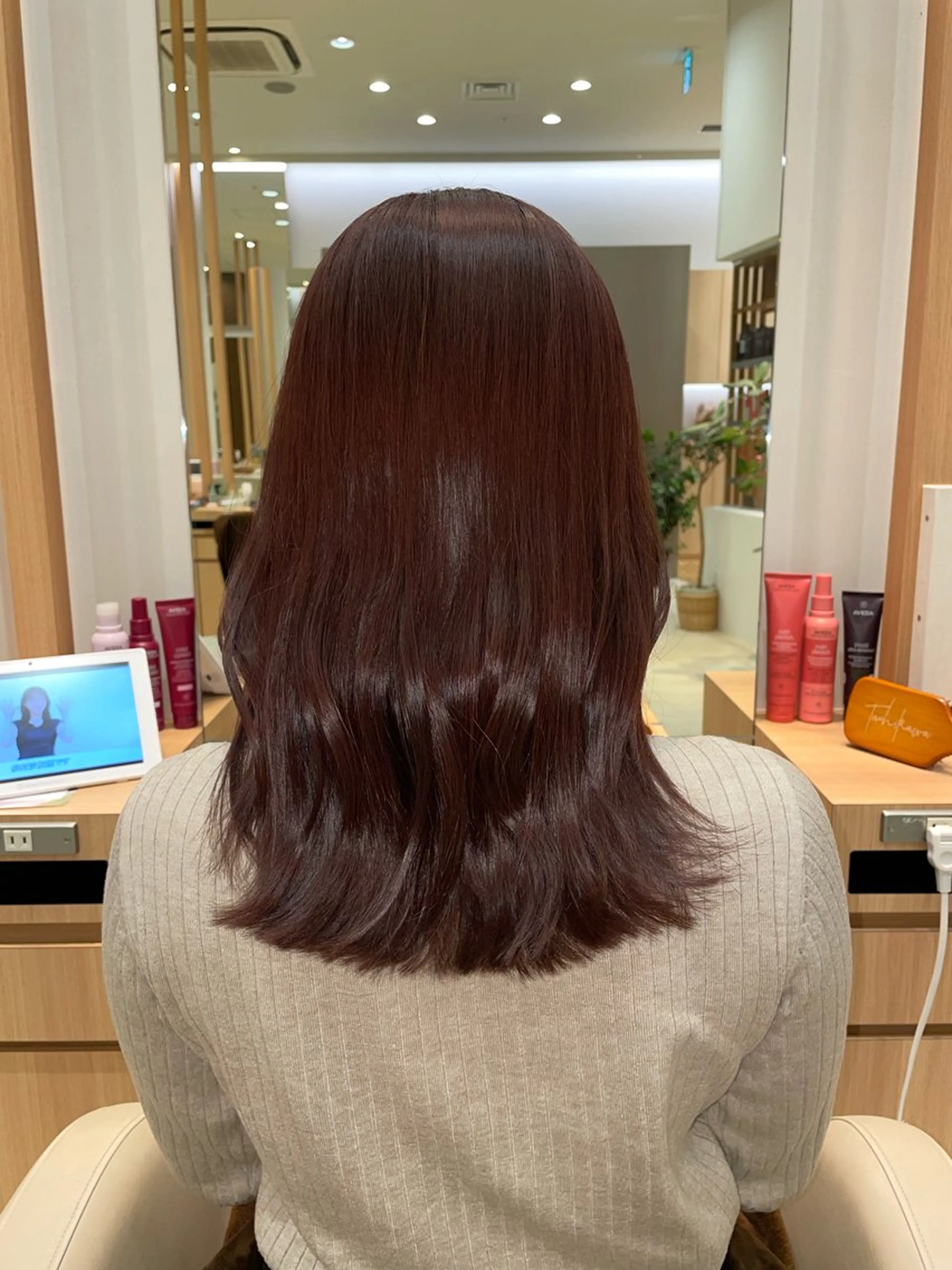 セミロング カラー ブリーチ ボルドーカラー ブリーチなしカラー OASIS AVEDA 立川所属・ボブ/ショート/ ゆづきのヘアスタイル