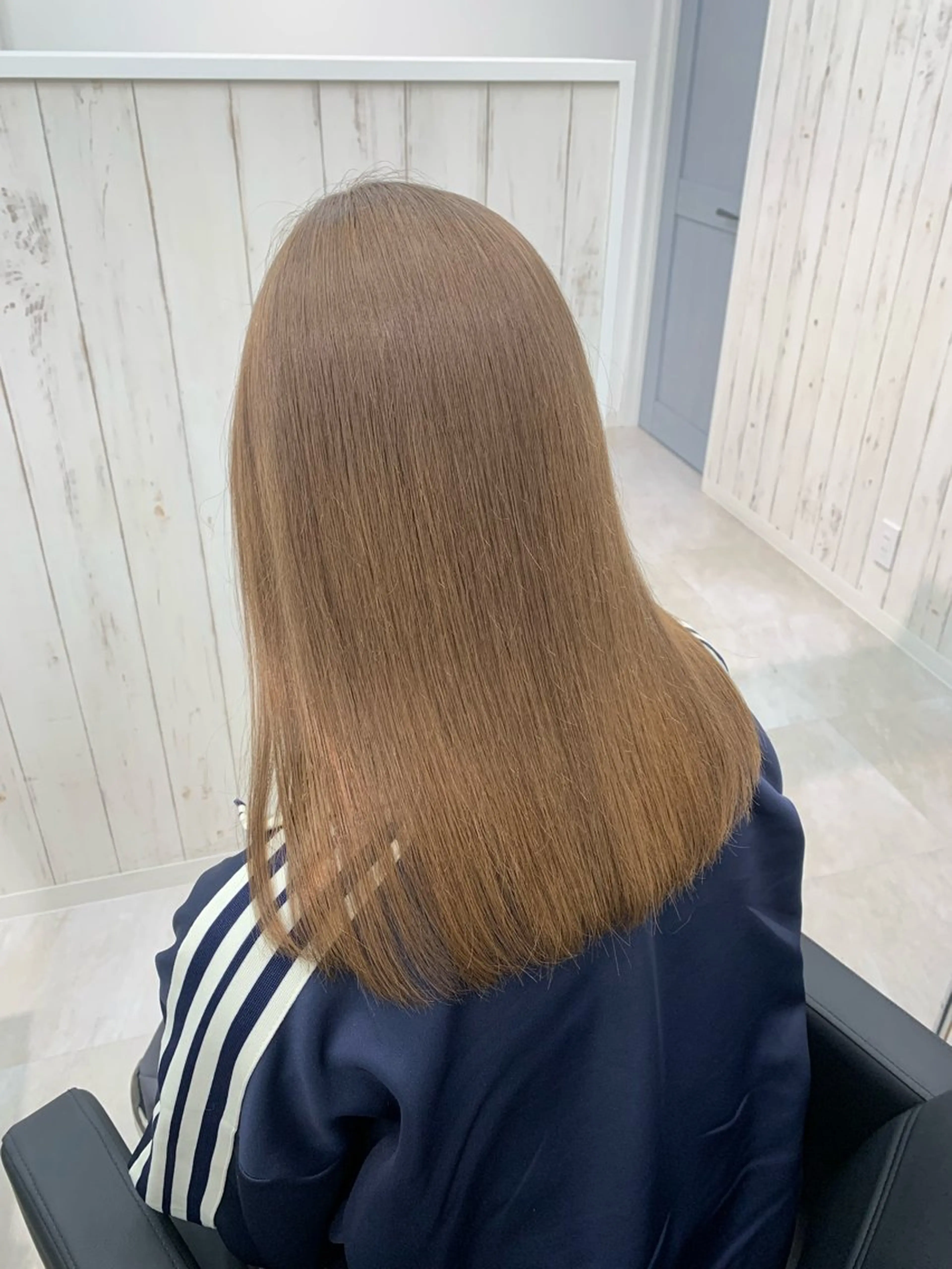 セミロング カラー ベージュカラー ヘアカラー waku所属・菜月/透明感カラー /ハイトーンのヘアスタイル