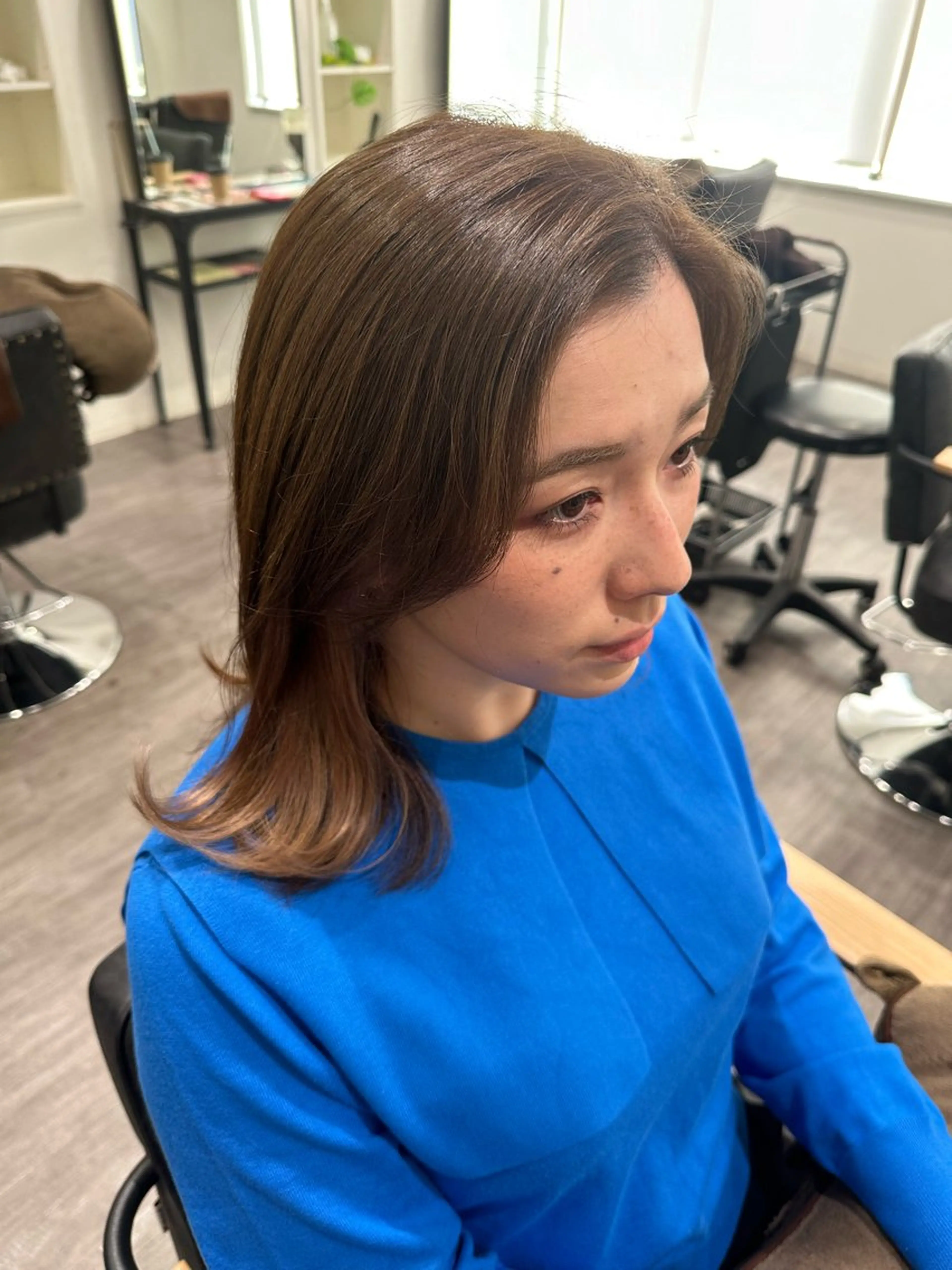 ミディアム カラー ベージュカラー ホワイトベージュ 艶髪レイヤー上田 紗也🇰🇷💗のヘアスタイル