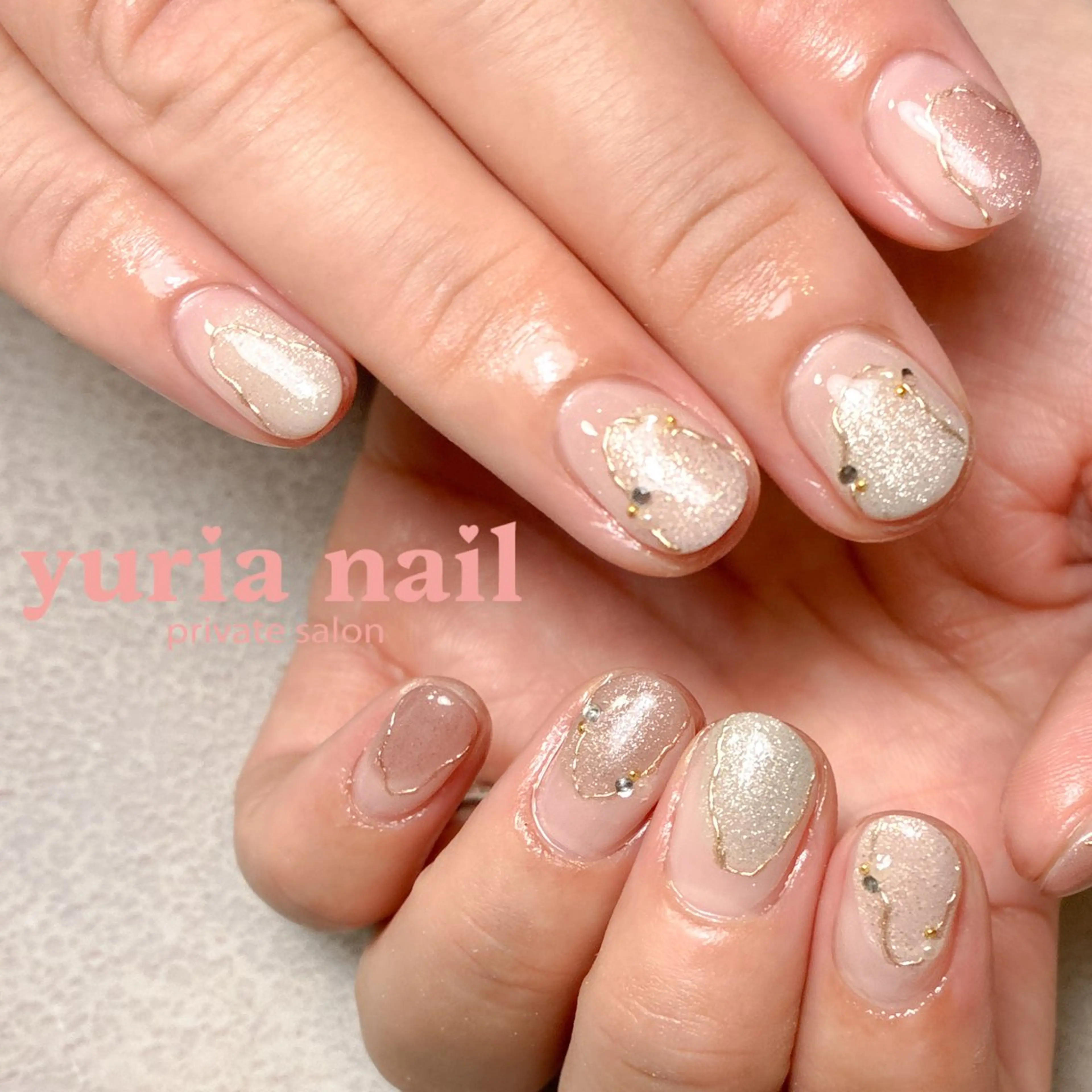 ネイル アートネイル ジェルネイル ゴールド ニュアンスネイル ストーンネイル ハンドネイル 小林 ゆりあのネイルデザイン