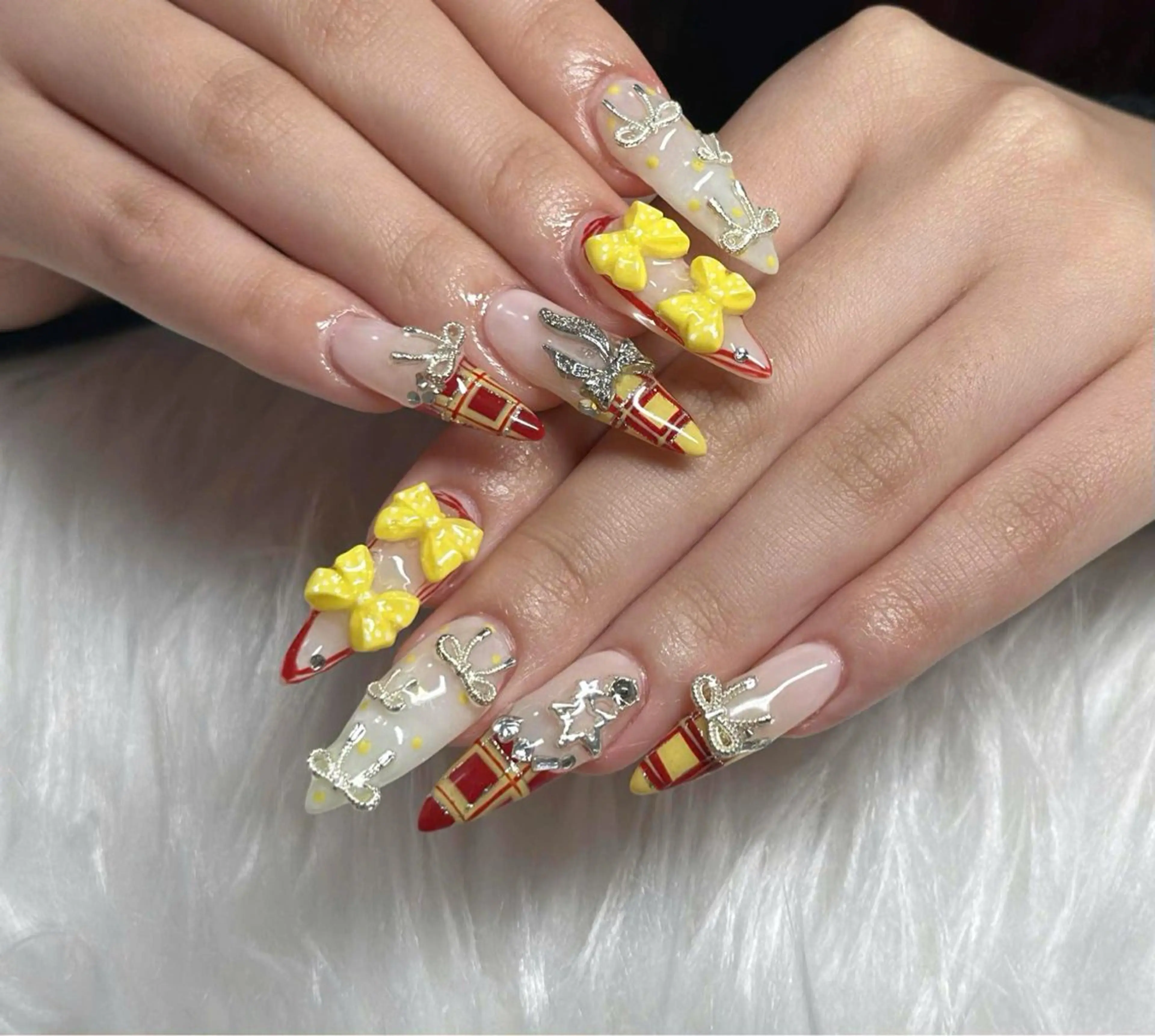 ネイル フレンチネイル ジェルネイル ガラスフレンチ ハロウィン ハート ハンドネイル H.baby Nail Salonのネイルデザイン