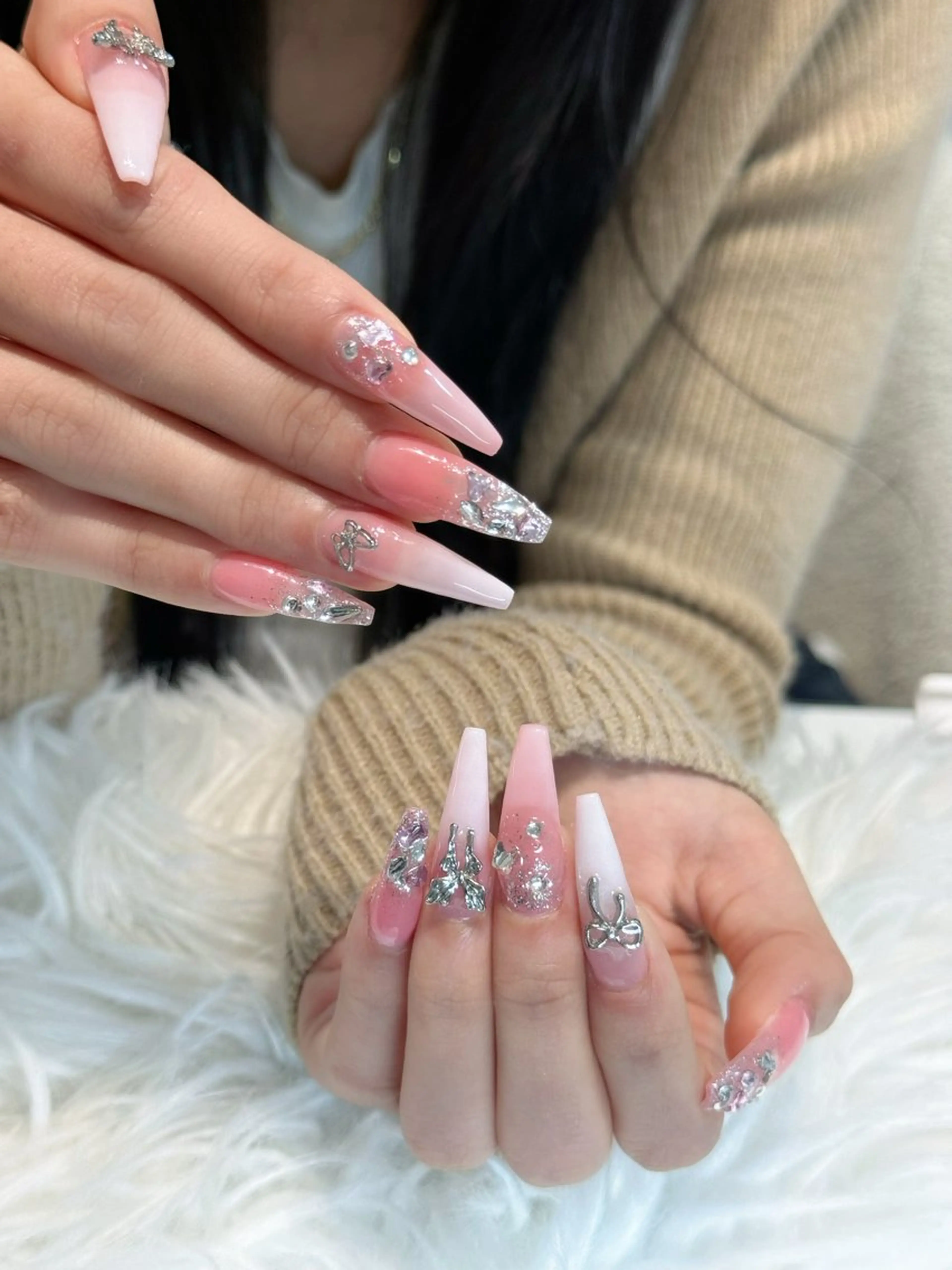 ネイル ボルドー ブラウン チークネイル ドット フットネイル Julli NailStudioのネイルデザイン