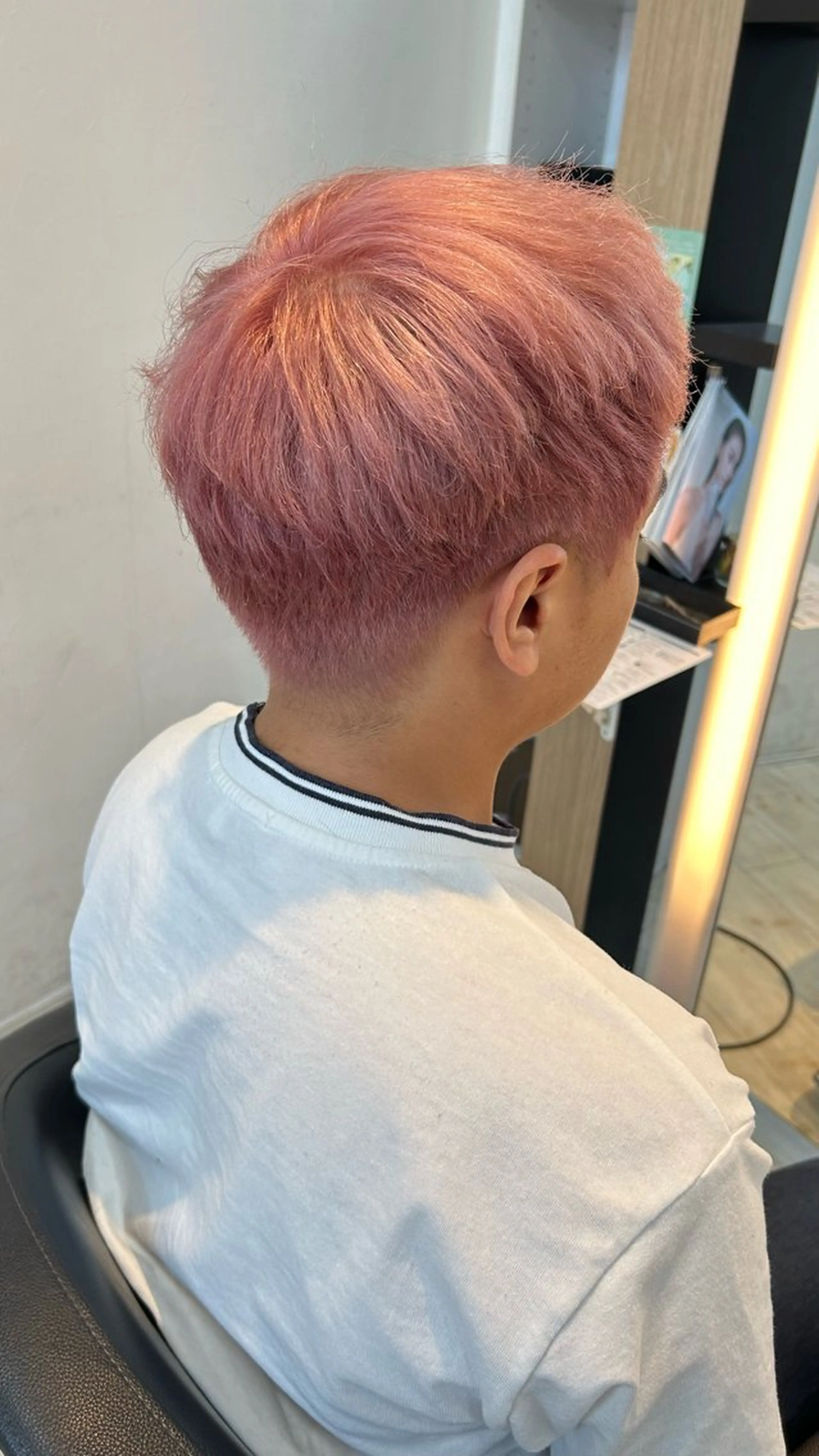 カラー メンズ メンズブリーチ ブリーチ ピンクカラー カット ヘアカラー トリートメント 有働由良／ハイトーン ／韓国メンズヘアのヘアスタイル