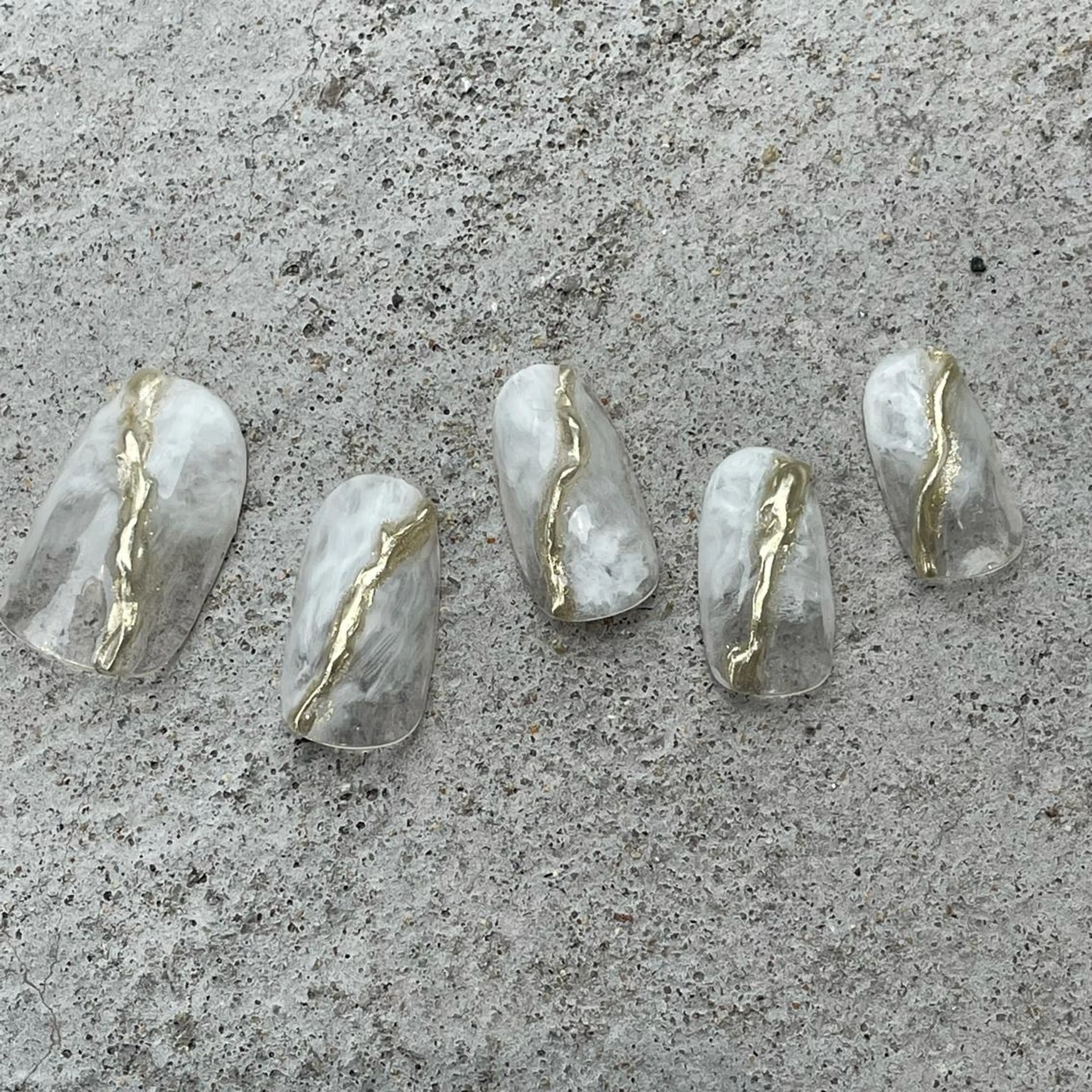 ネイル ミラーネイル ニュアンスネイル ホワイト ~Liebe~ harukaのネイルデザイン