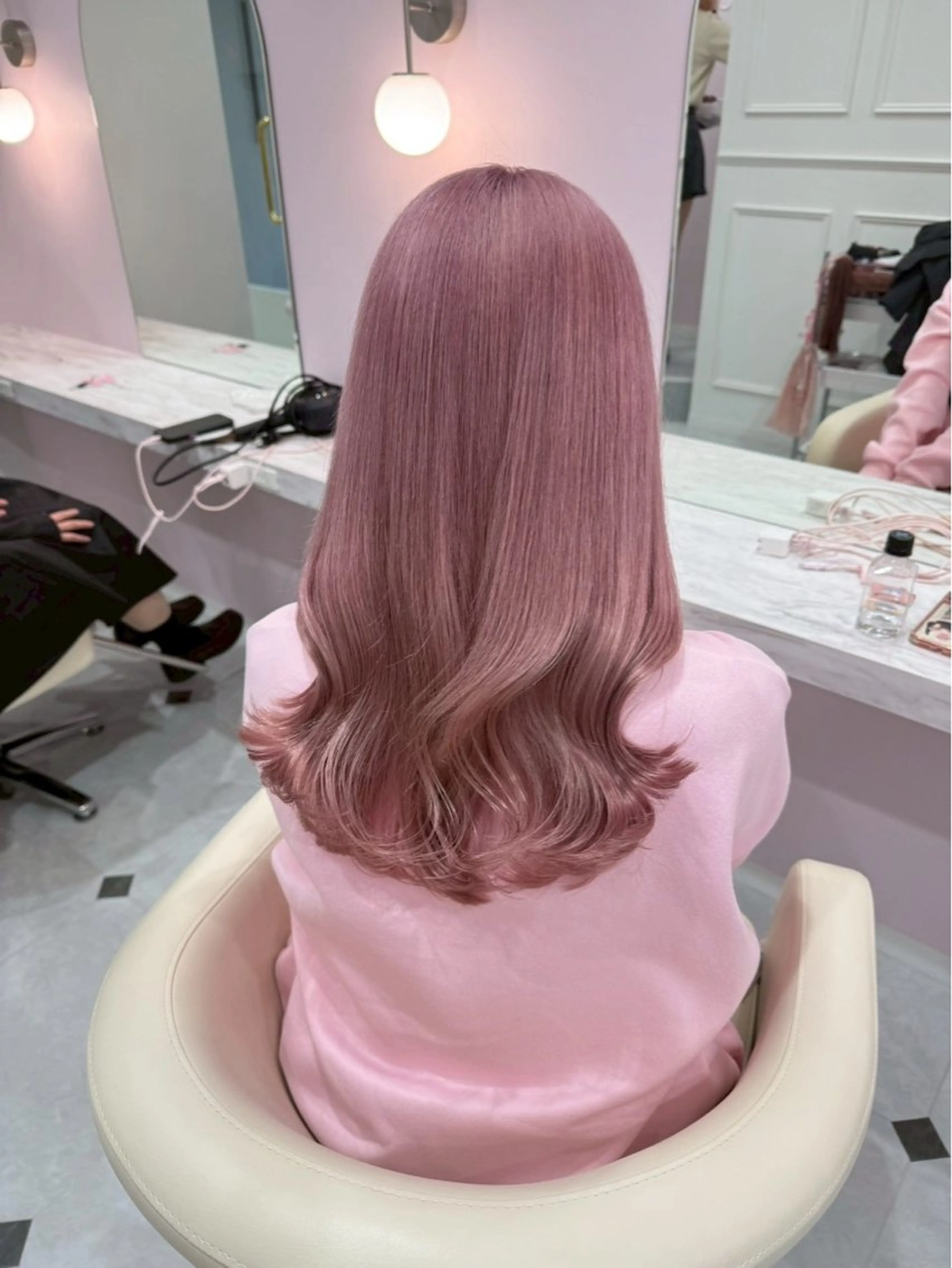 ロング カラー ブリーチ 透明感カラー ハイトーンカラー ラベンダーカラー ラベンダーピンク ヘアカラー ハイトーンカラー💞 くるみ🎀のヘアスタイル
