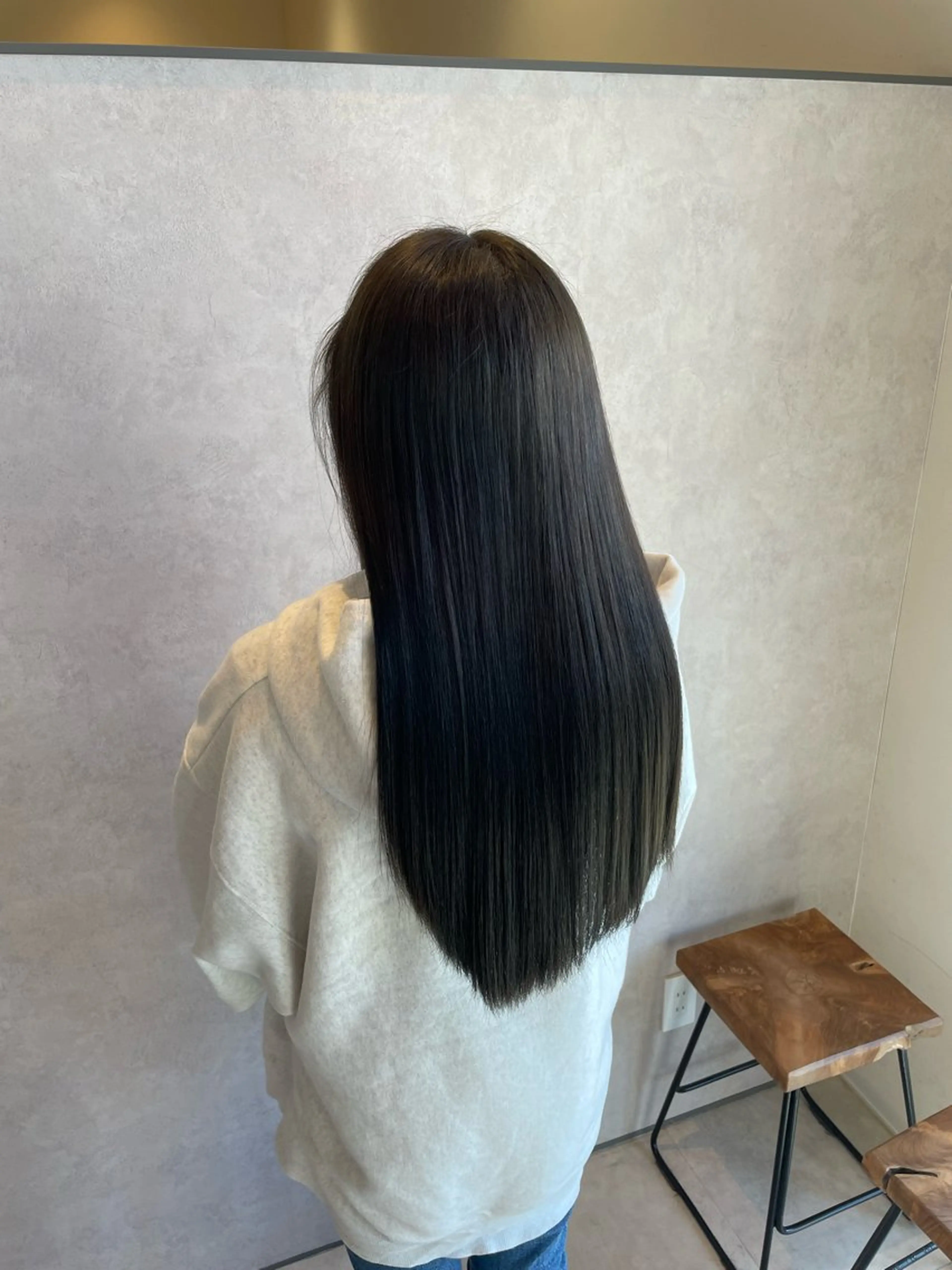 カラー オリーブカラー Plus2nd所属・伊藤 未夢のヘアスタイル