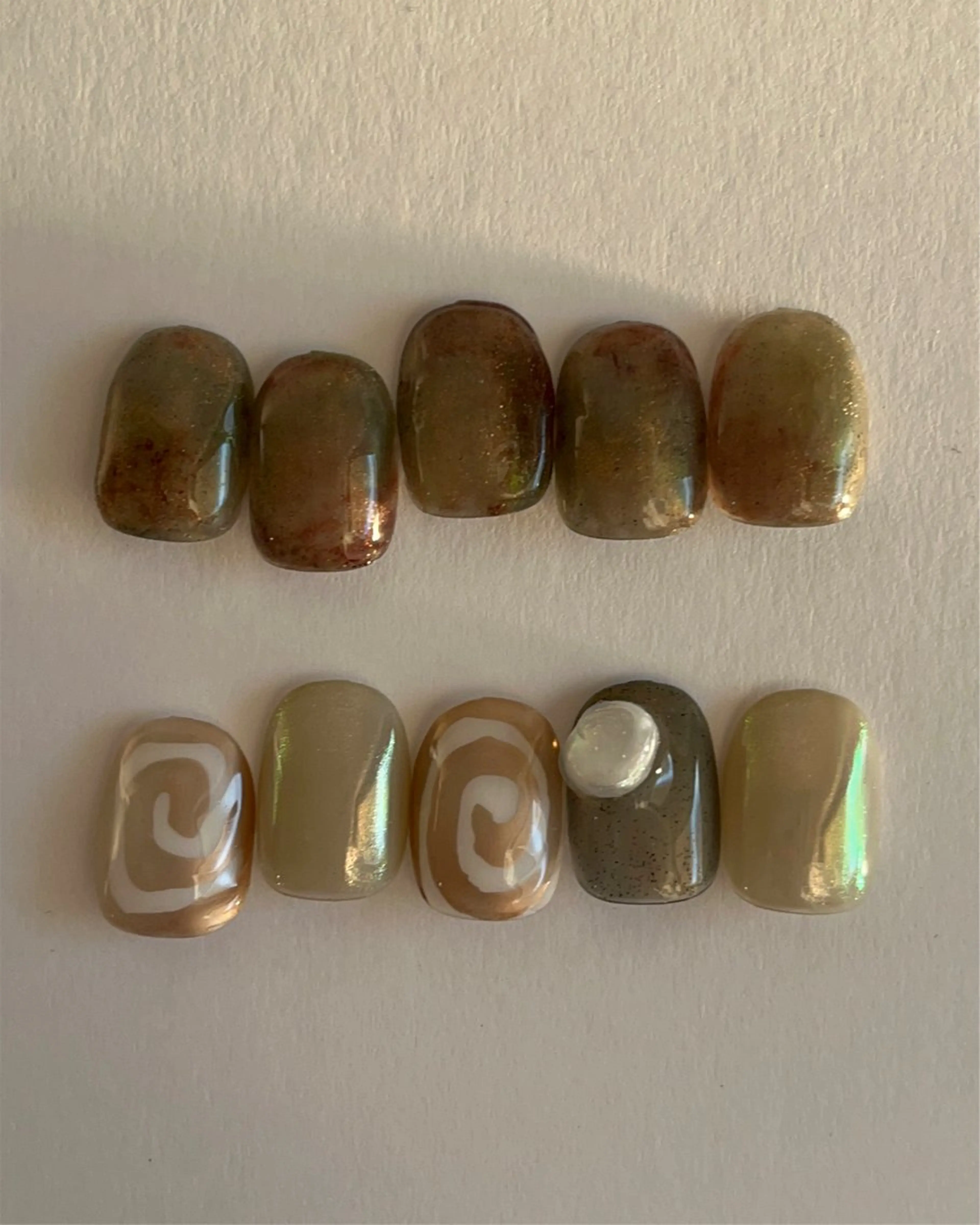 ネイル アートネイル ニュアンスネイル ぷっくりネイル ハンドネイル une／YUKINA 🫧大人nuanceのネイルデザイン