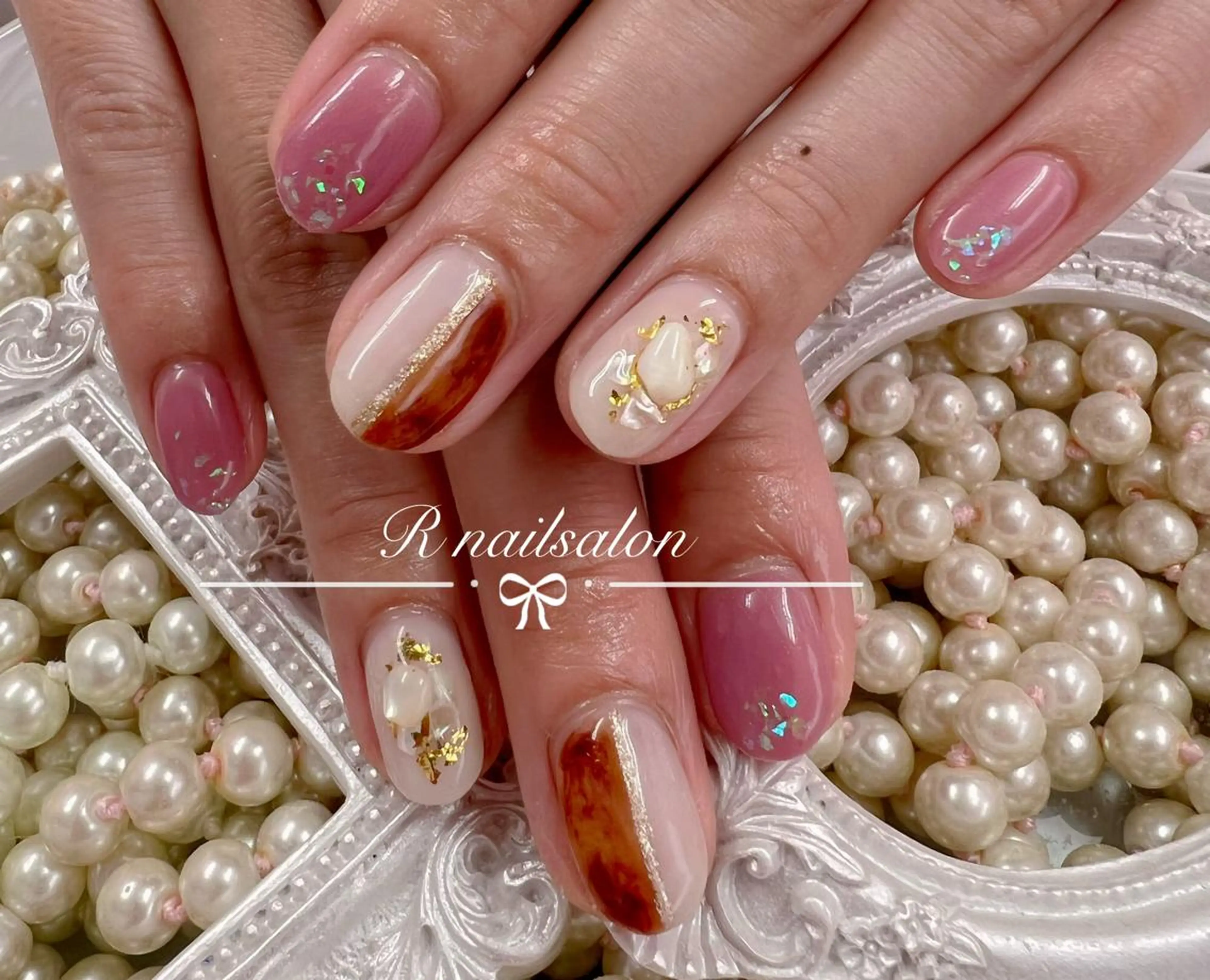 ミディアム R NAILSALONのネイルデザイン