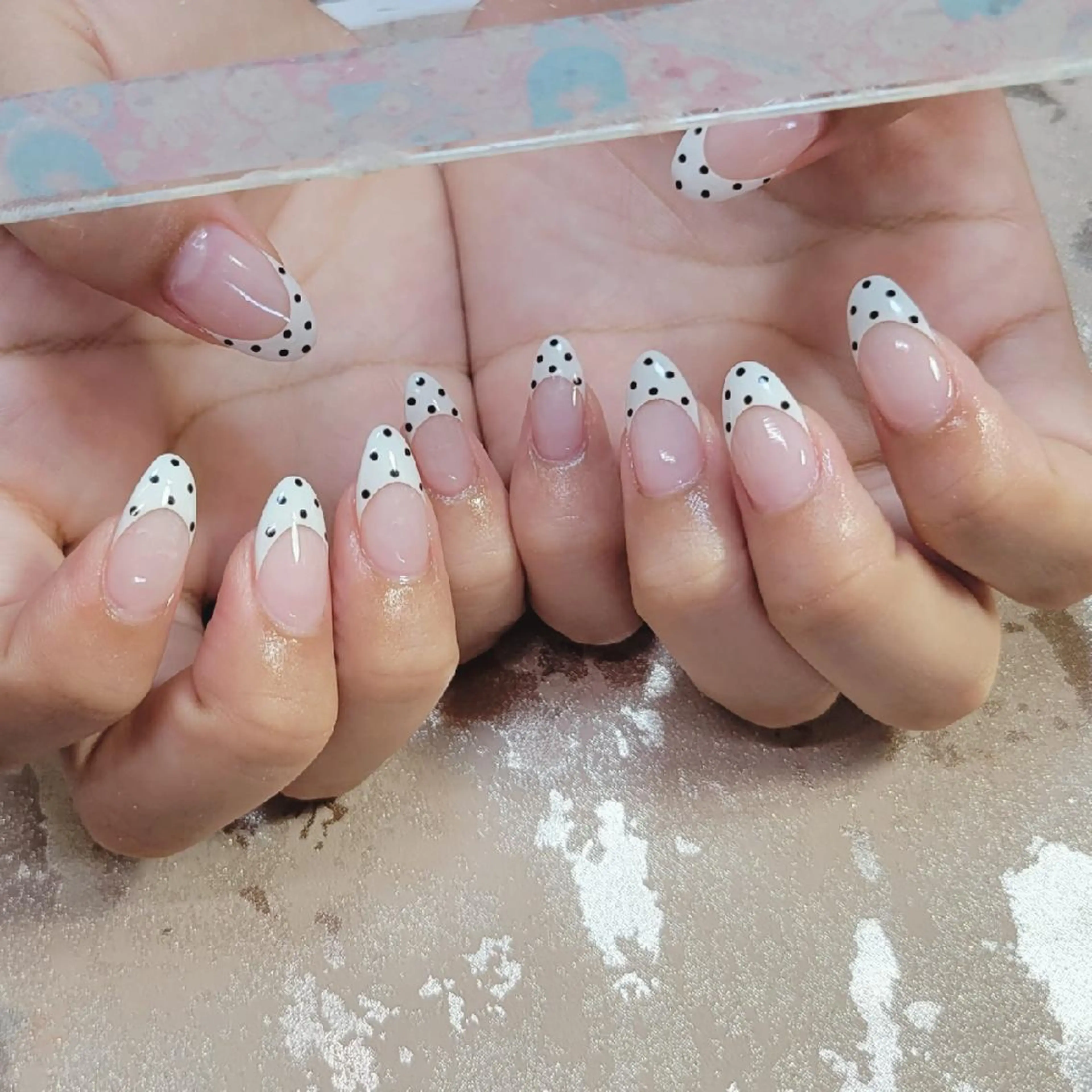 ネイル ドット ホログラムネイル ネイルサロンほっこり kanaのネイルデザイン