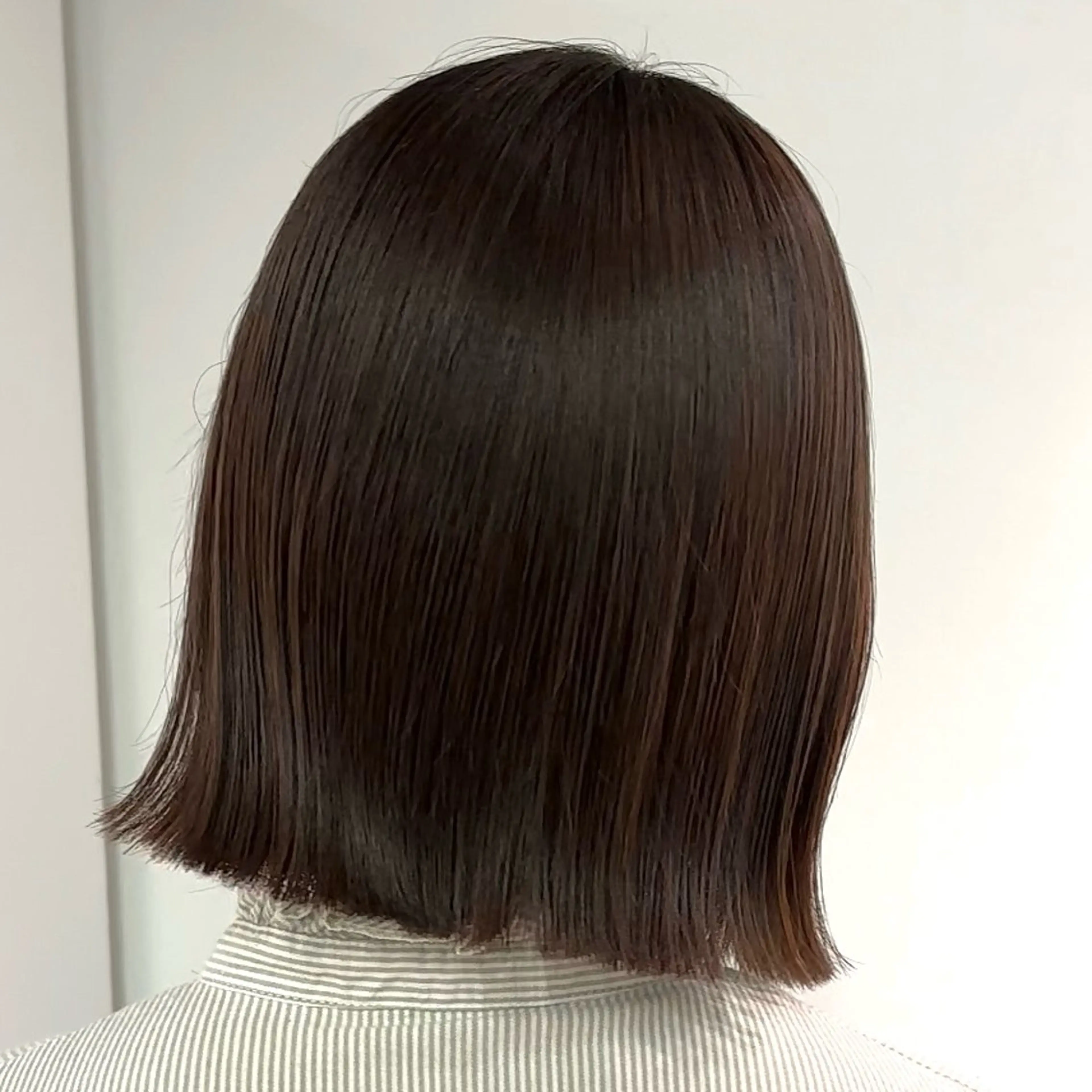 ショート カラー ブラウンカラー ボブ 外ハネヘア ネヅ カオルのヘアスタイル