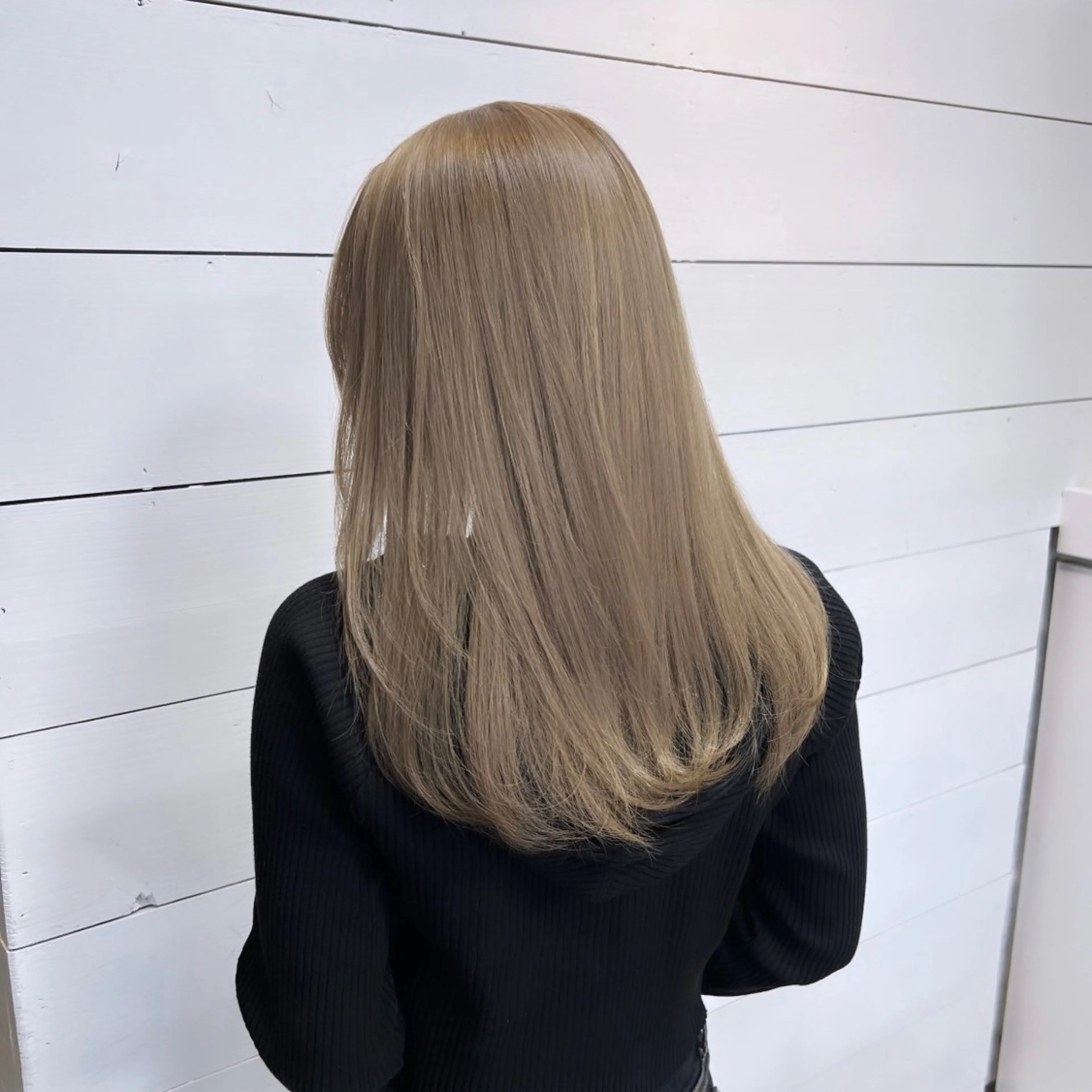 セミロング カラー three若林 那津のヘアスタイル