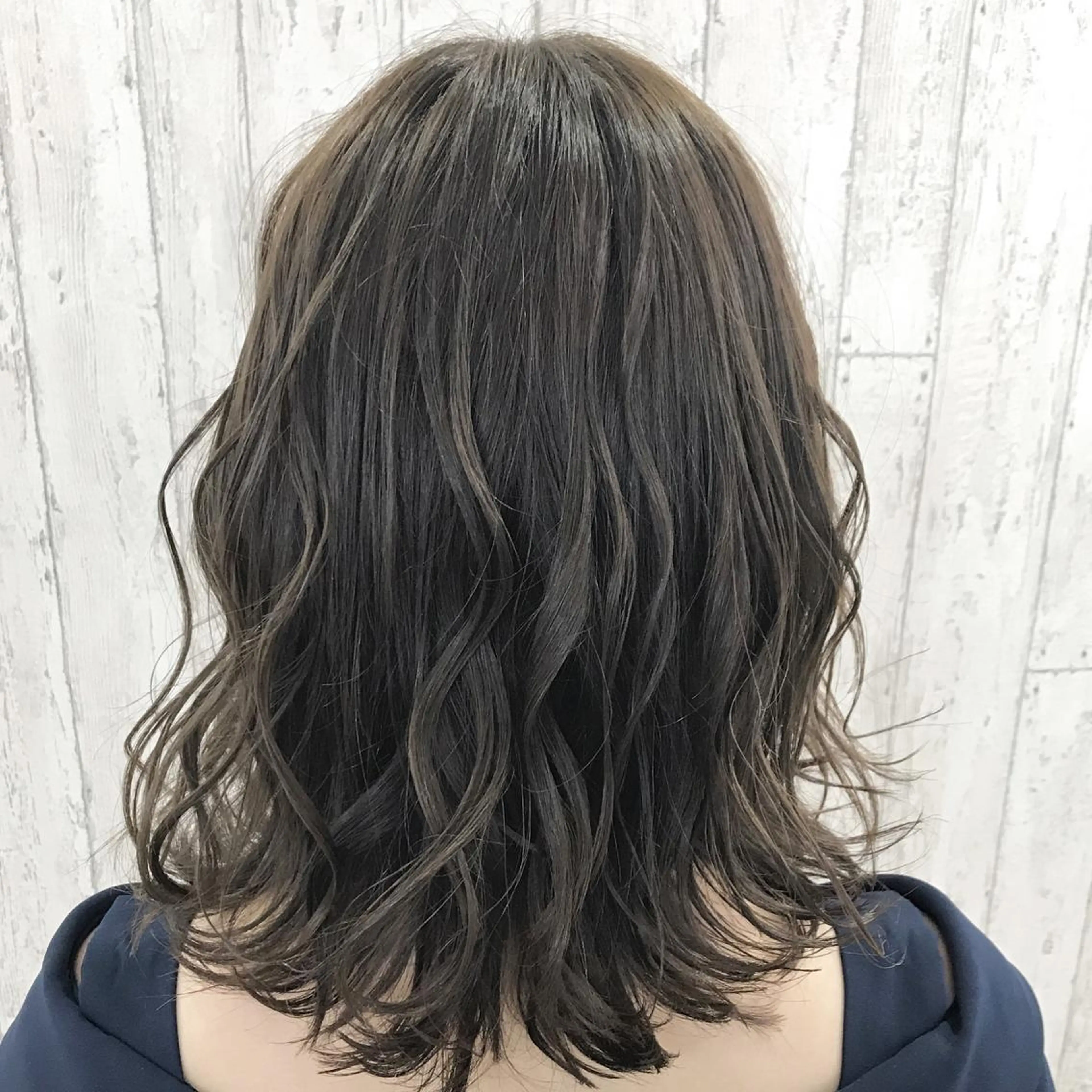 ミディアム カラー アッシュ アッシュグレー kazufumi ..のヘアスタイル