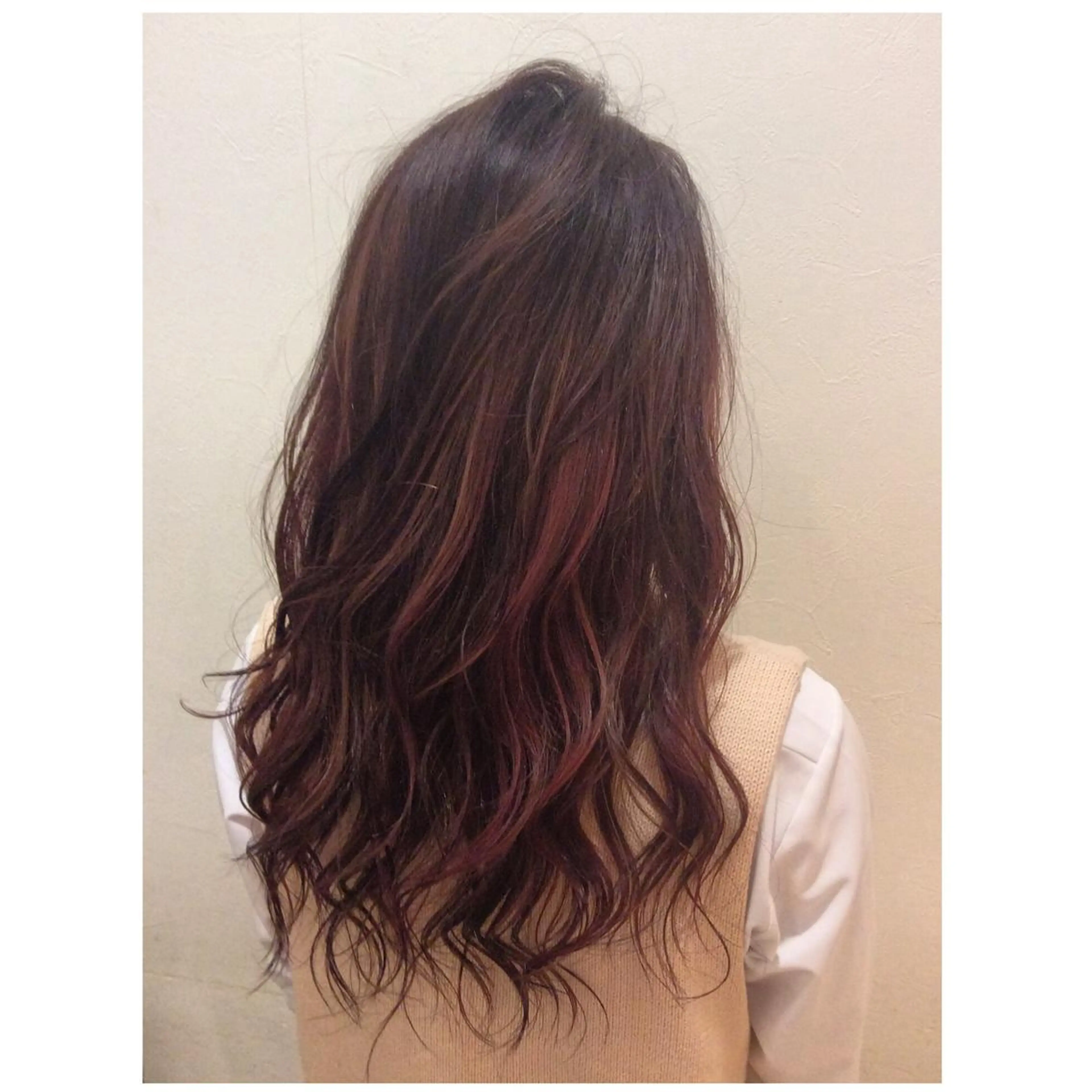 ミディアム セミロング ハイライト TOMOYAレイヤー ブリーチ縮毛矯正のヘアスタイル