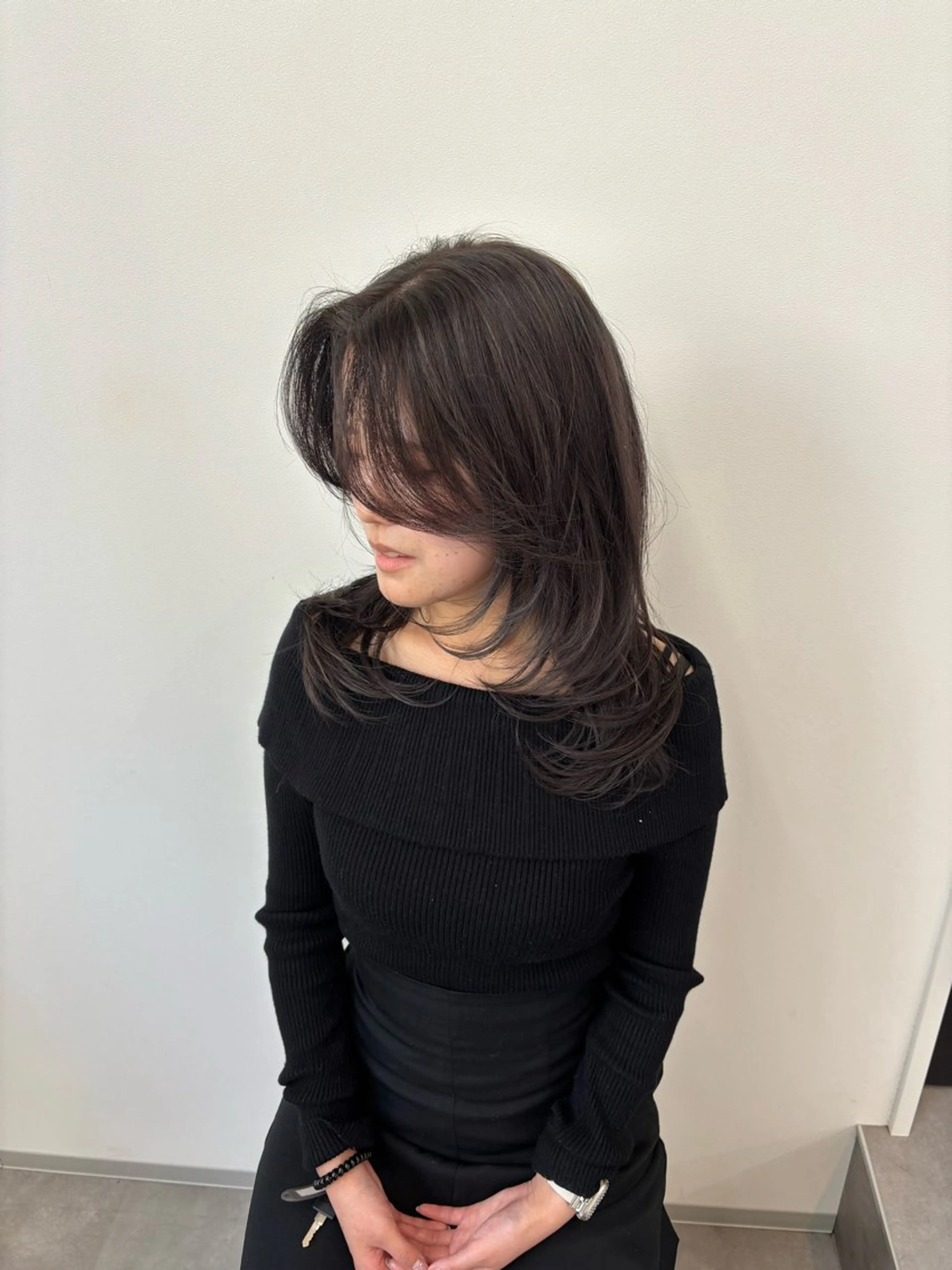 セミロング カラー グレージュ レイヤーカット カット ヘアカラー トリートメント 鍋嶋 涼香のヘアスタイル