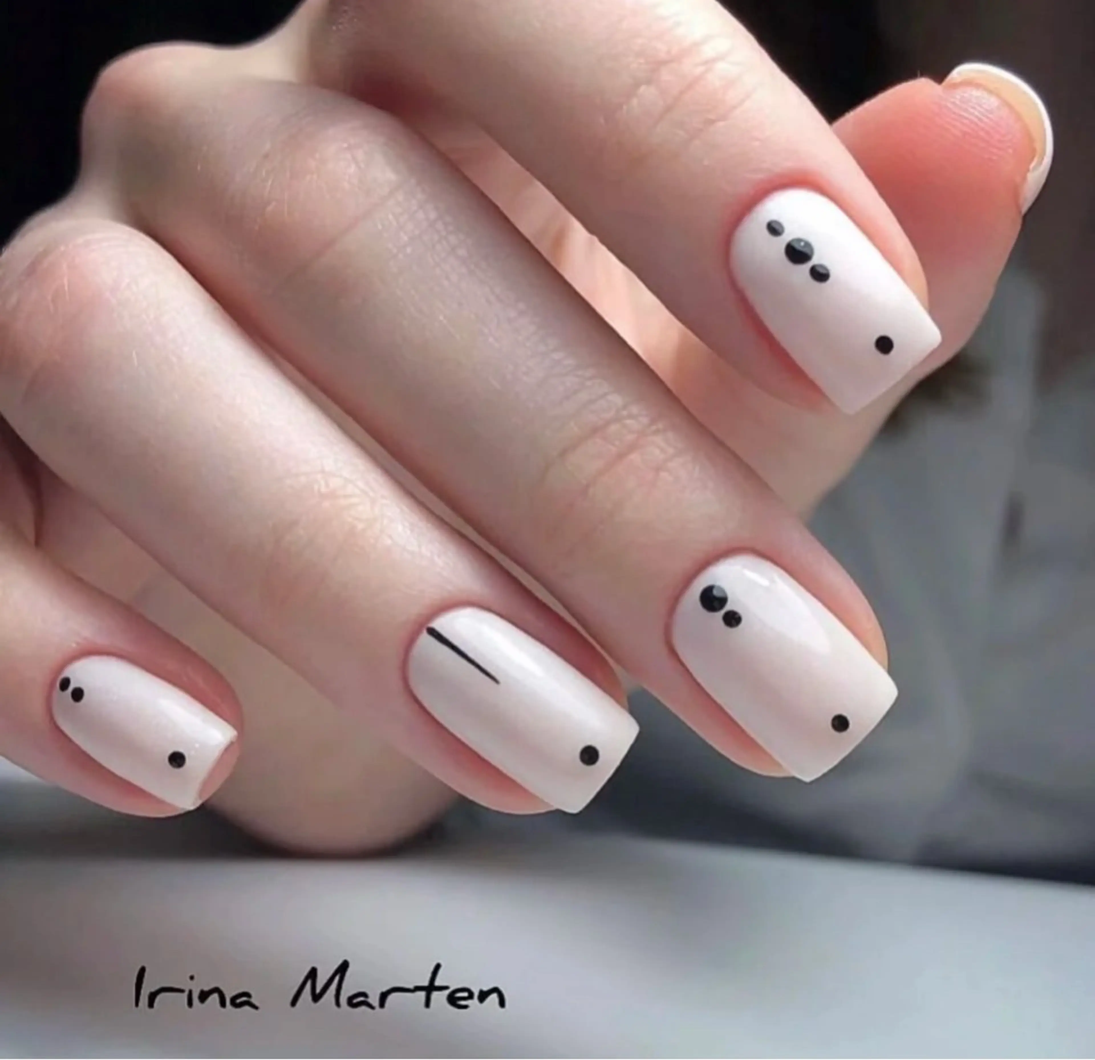 シン アモンのネイルデザイン