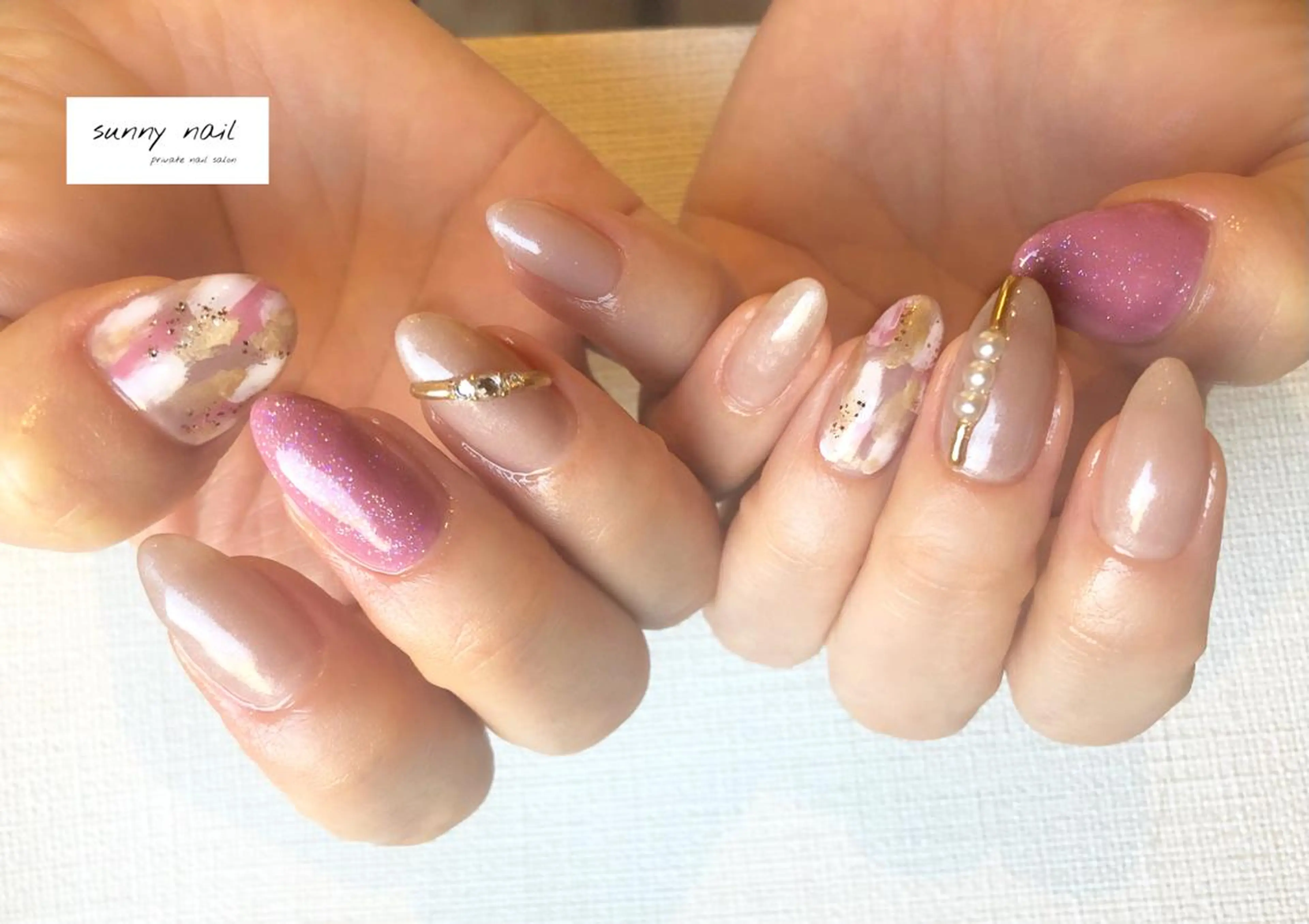 ネイル ジェルネイル キラキラネイル ニュアンスネイル パラジェル ピンク sunny nailのネイルデザイン