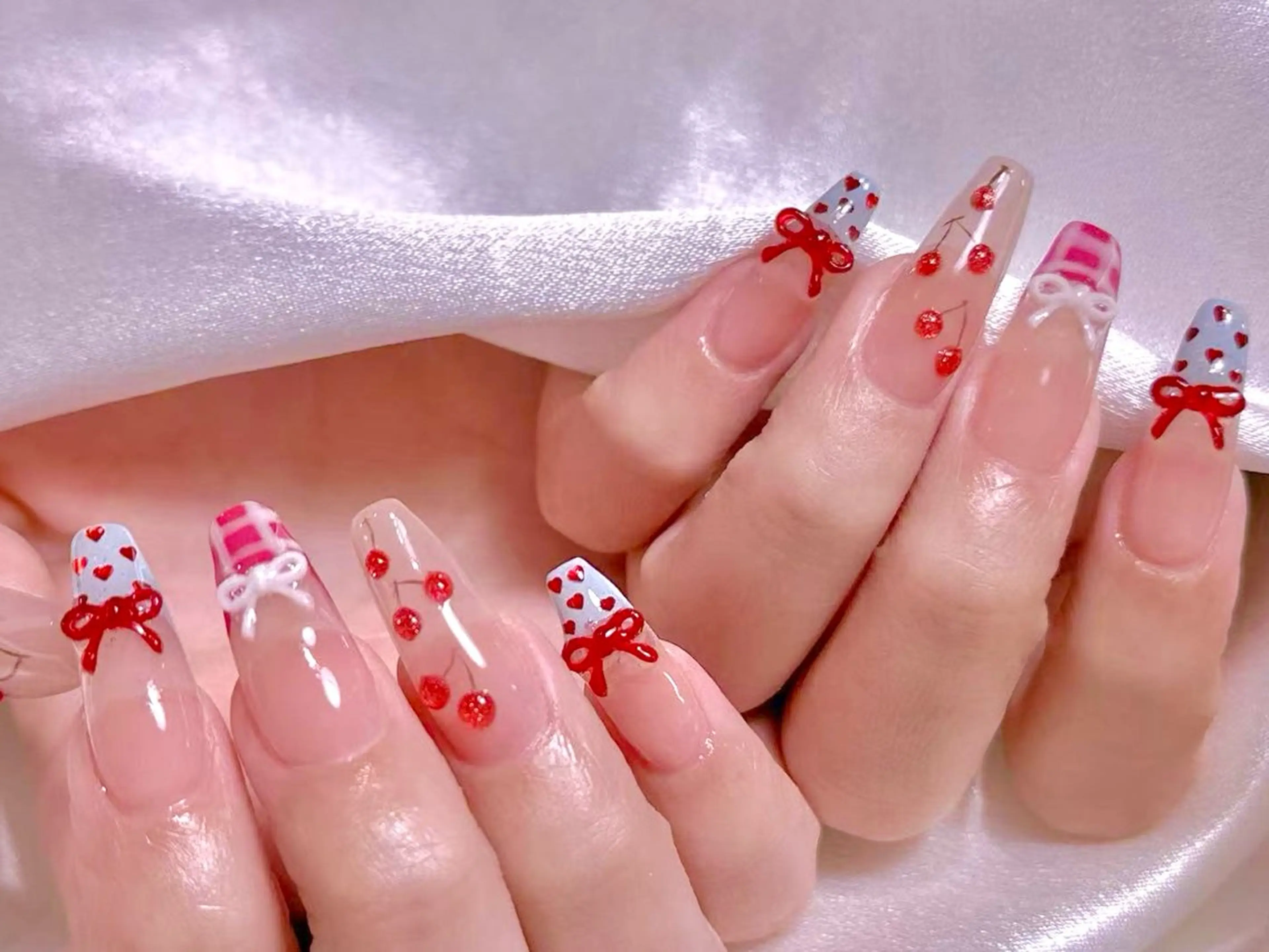 ネイル フレンチネイル ハート ホログラムネイル 韓国ネイル リボン ハンドネイル 美爪パラジェル導入店 Sunnilyのネイルデザイン