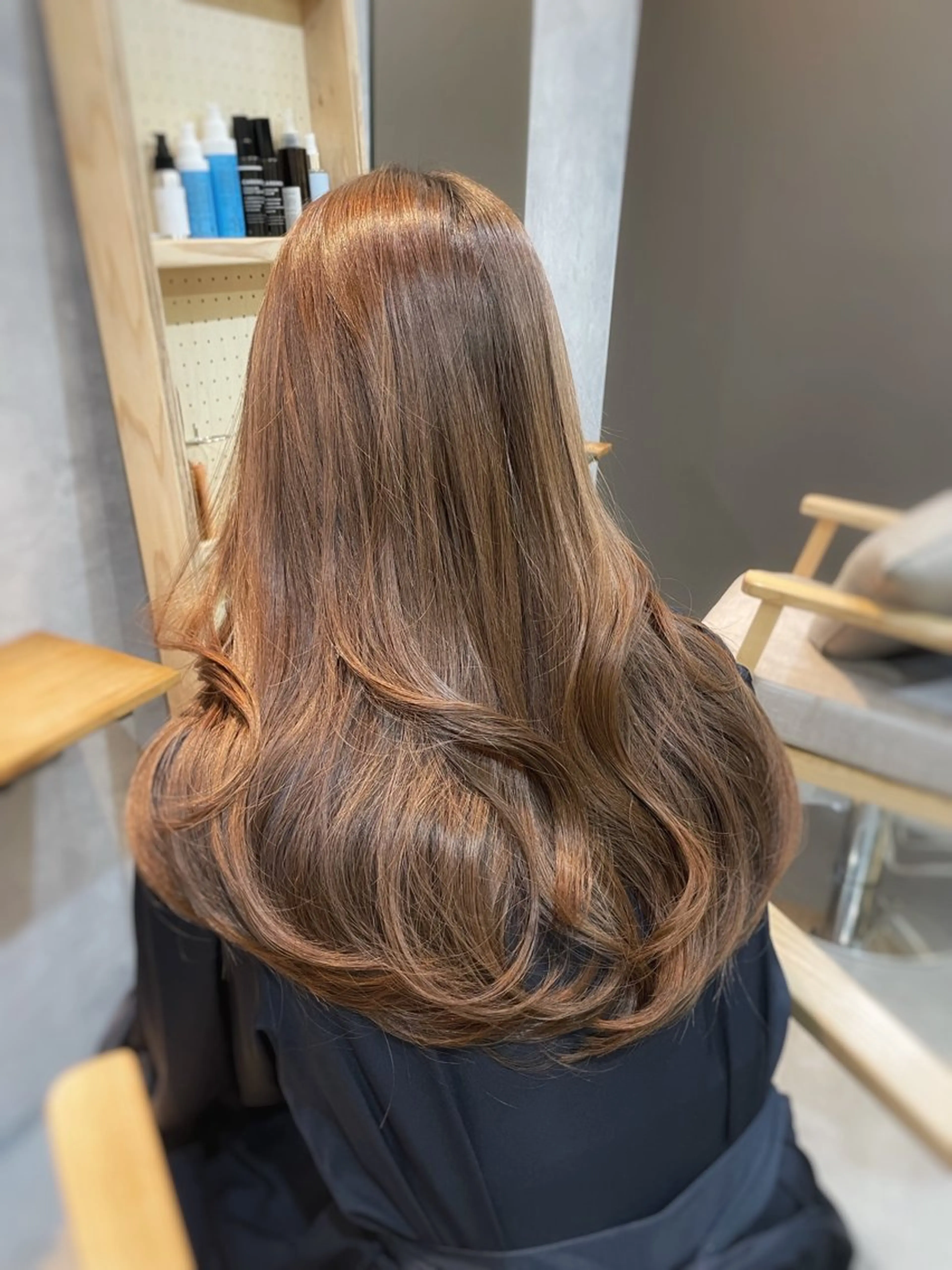 ロング カラー ロングレイヤー アッシュ ベージュカラー ブリーチ ブラウンカラー 中村 ひなたのヘアスタイル