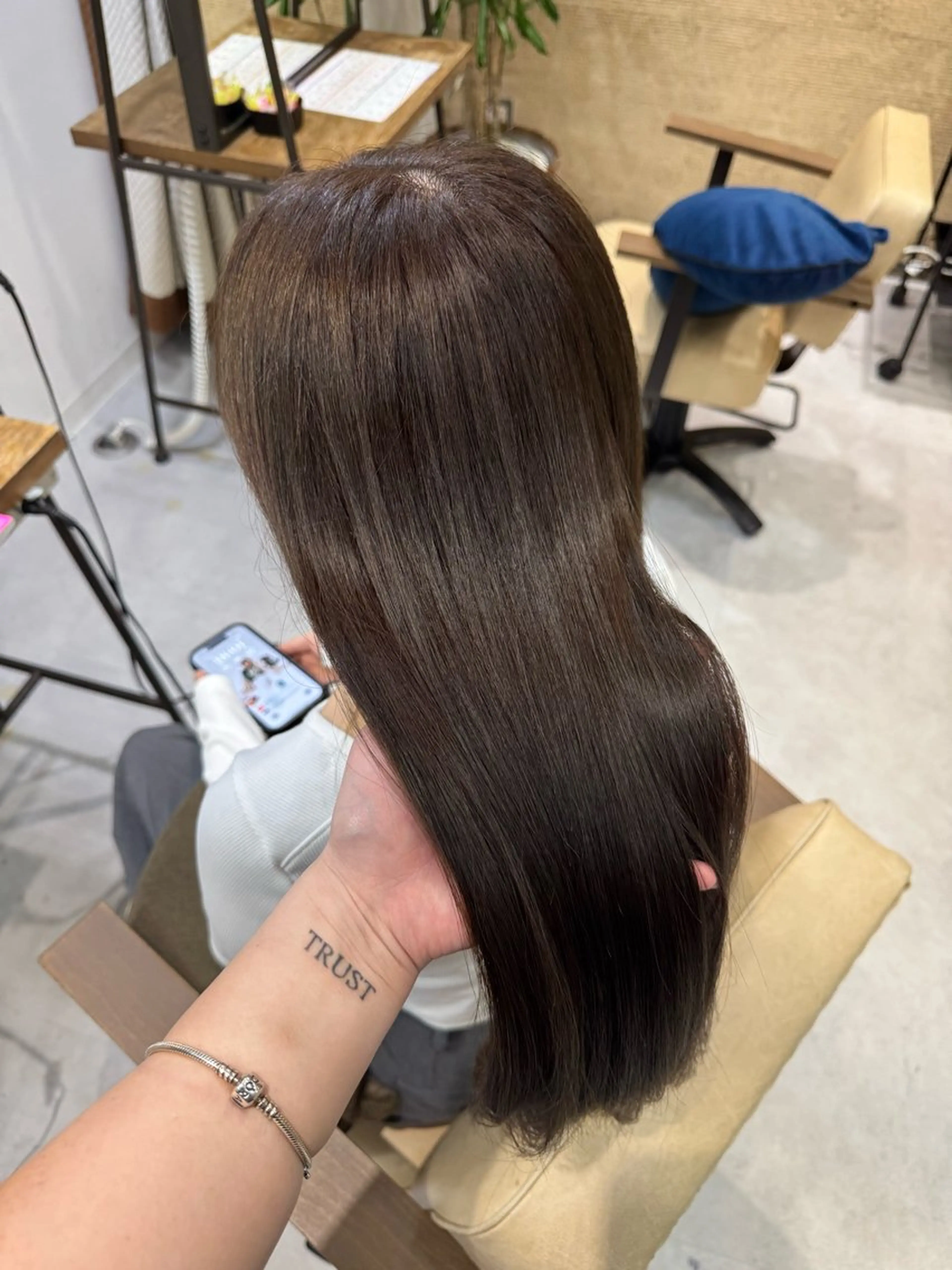 ロング カラー ブラウンカラー 透明感カラー オリーブブラウン 髪質改善 Ouka/Wカラー/ 大人艶カラーのヘアスタイル