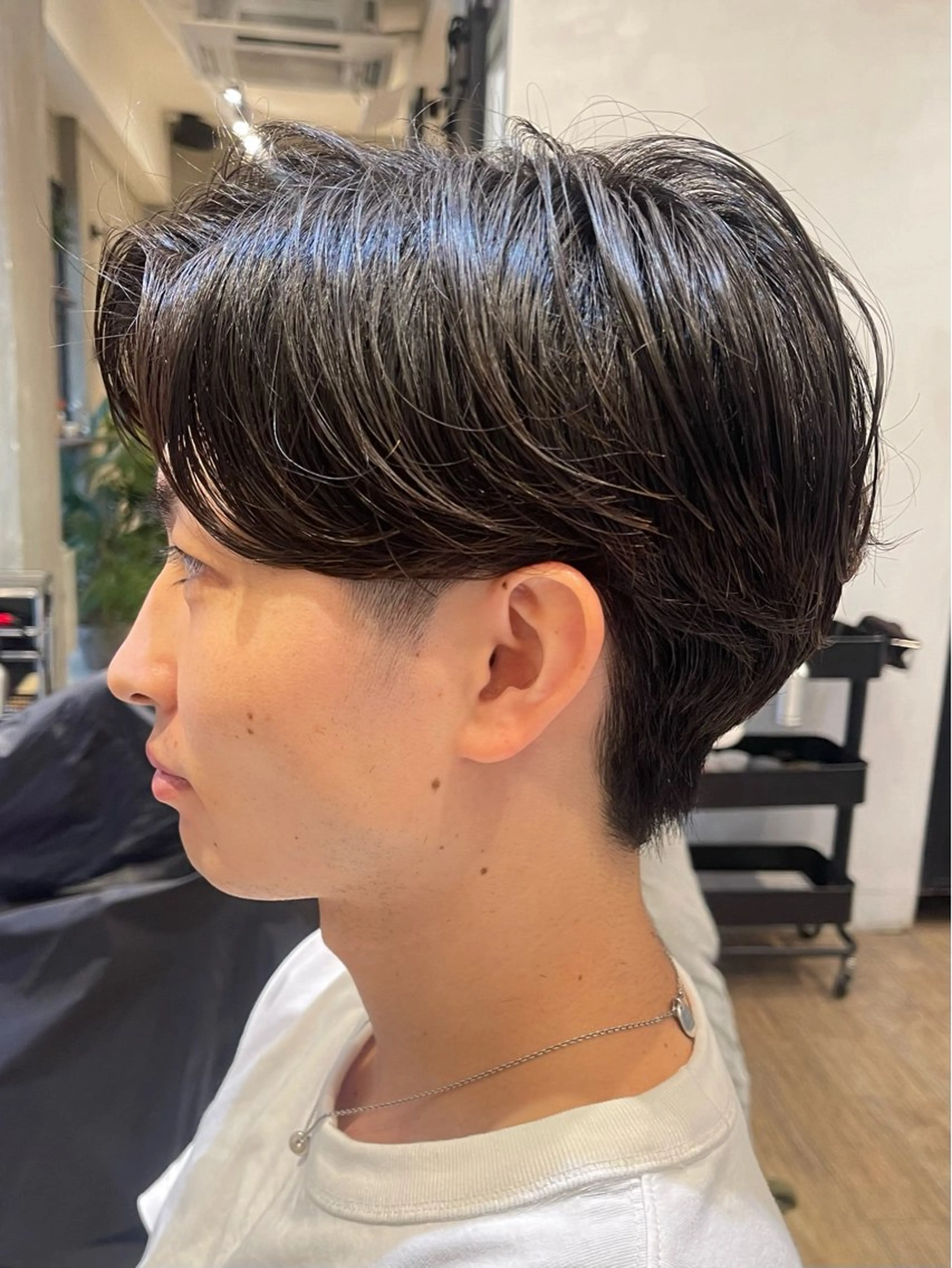 ショート パーマ メンズ ビジネス センターパート フェードカット メンズ韓国風 マッシュ 新宿メンズ専門 髪質改善パーマ特化のヘアスタイル