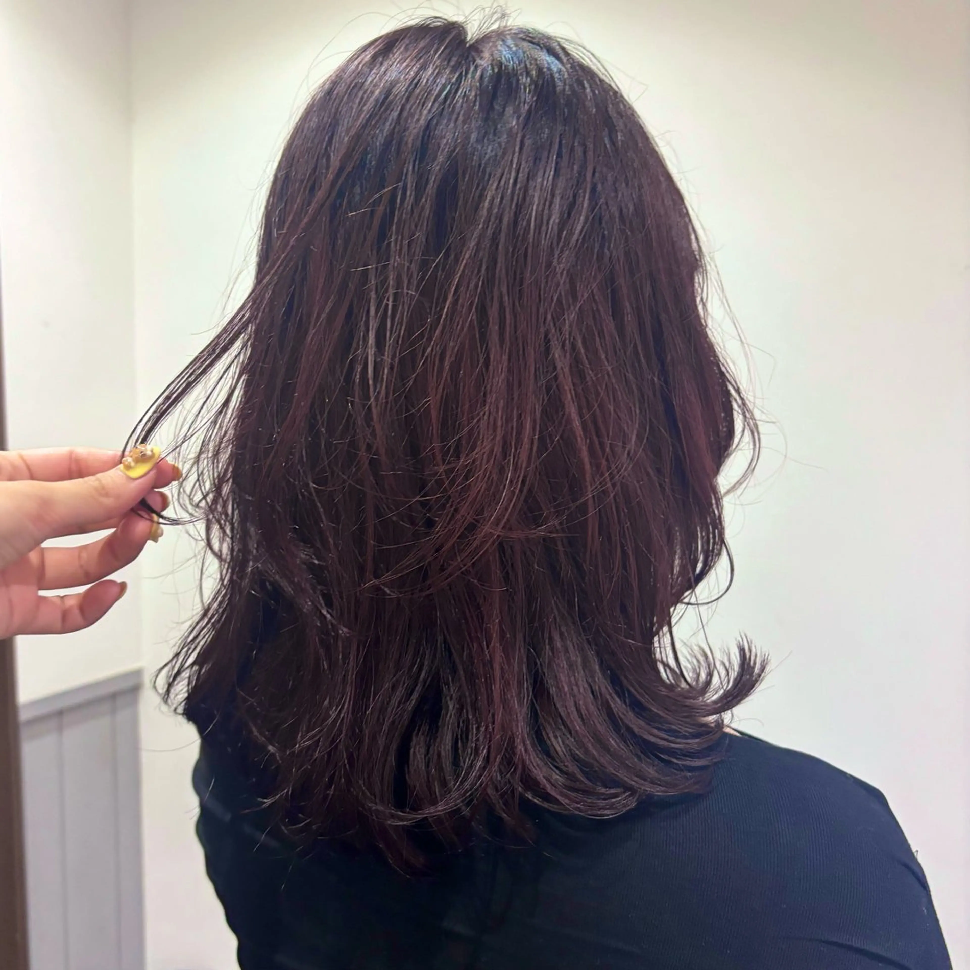 ミディアム カラー ボルドーカラー レイヤーカット カット トリートメント 大久保 桃夏のヘアスタイル