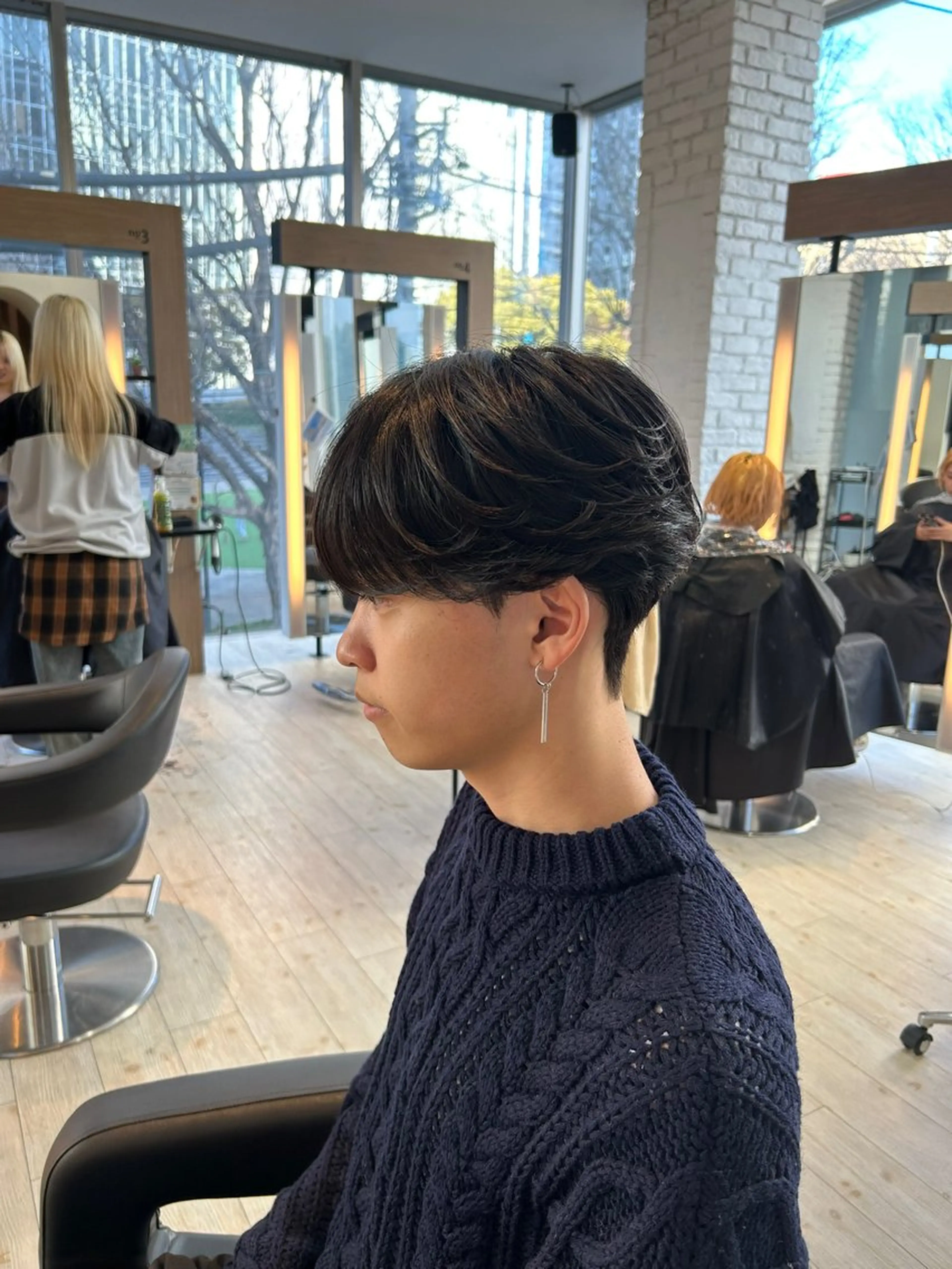 パーマ メンズ カルマパーマ メンズ韓国風 メンズパーマ カット パーマ 有働由良／ハイトーン ／韓国メンズヘアのヘアスタイル