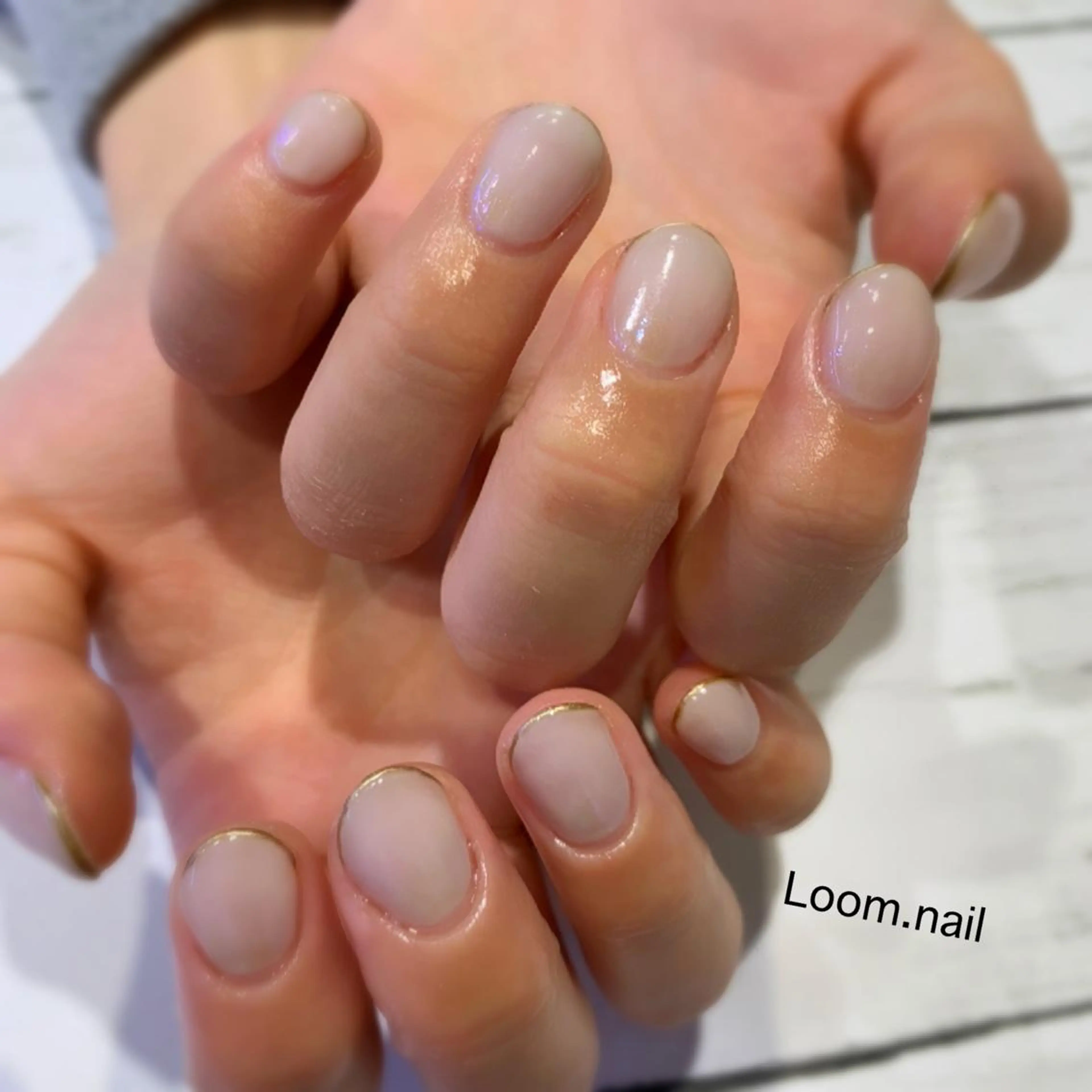 ネイル フレンチネイル ゴールド 春ネイル ホワイト Loom所属・hrd manamiのネイルデザイン