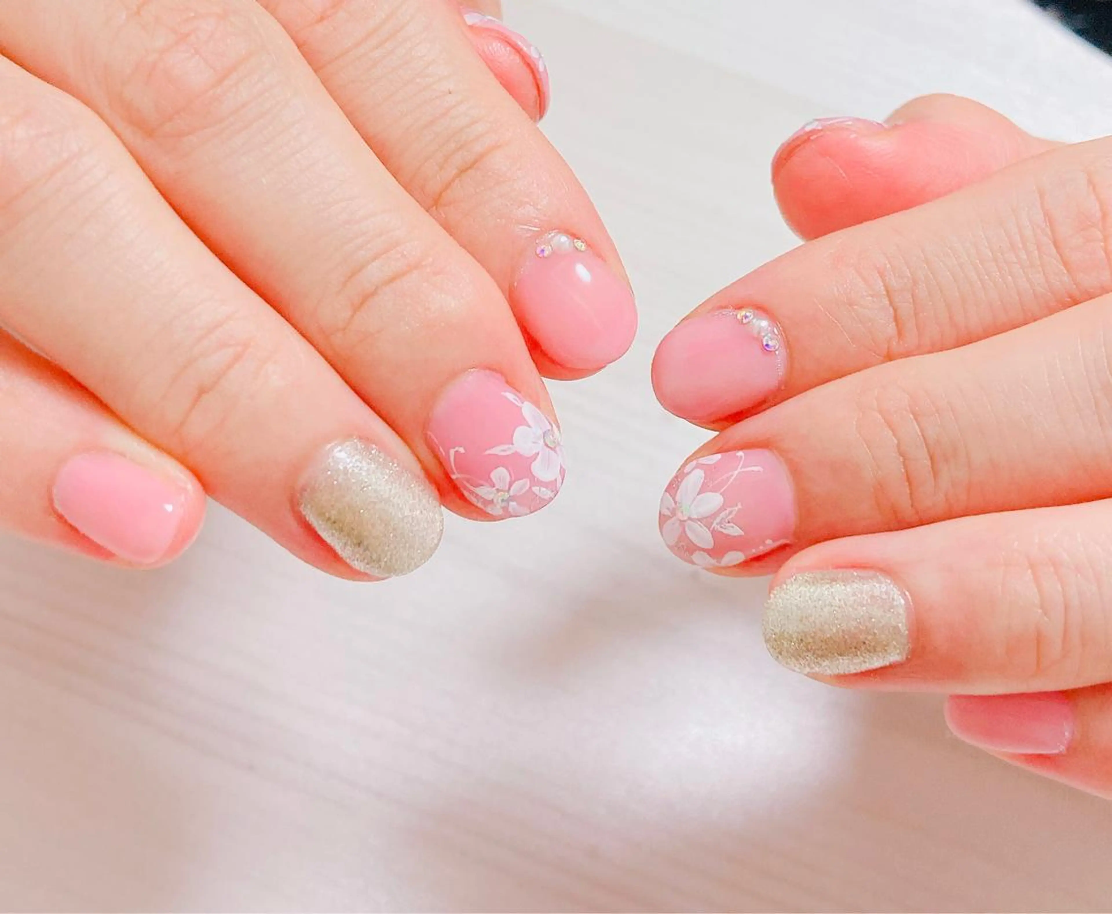 ネイル フラワーネイル ジェルネイル パラジェル 夏ネイル ブライダルネイル Atelier Le Passage所属・h nakatsukaのネイルデザイン