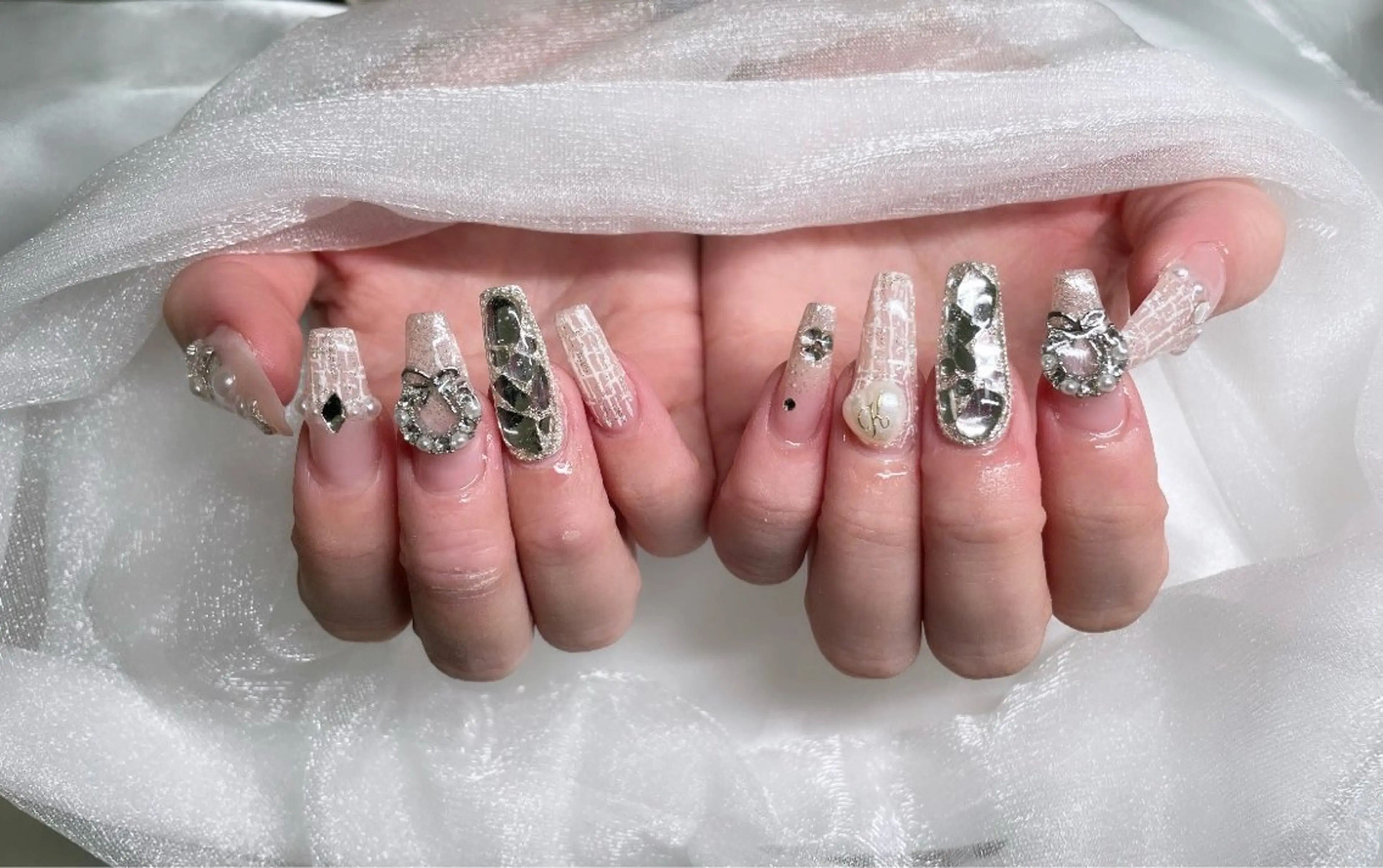 ネイル ハンドネイル Roi〈ロワ〉 Minakoのネイルデザイン