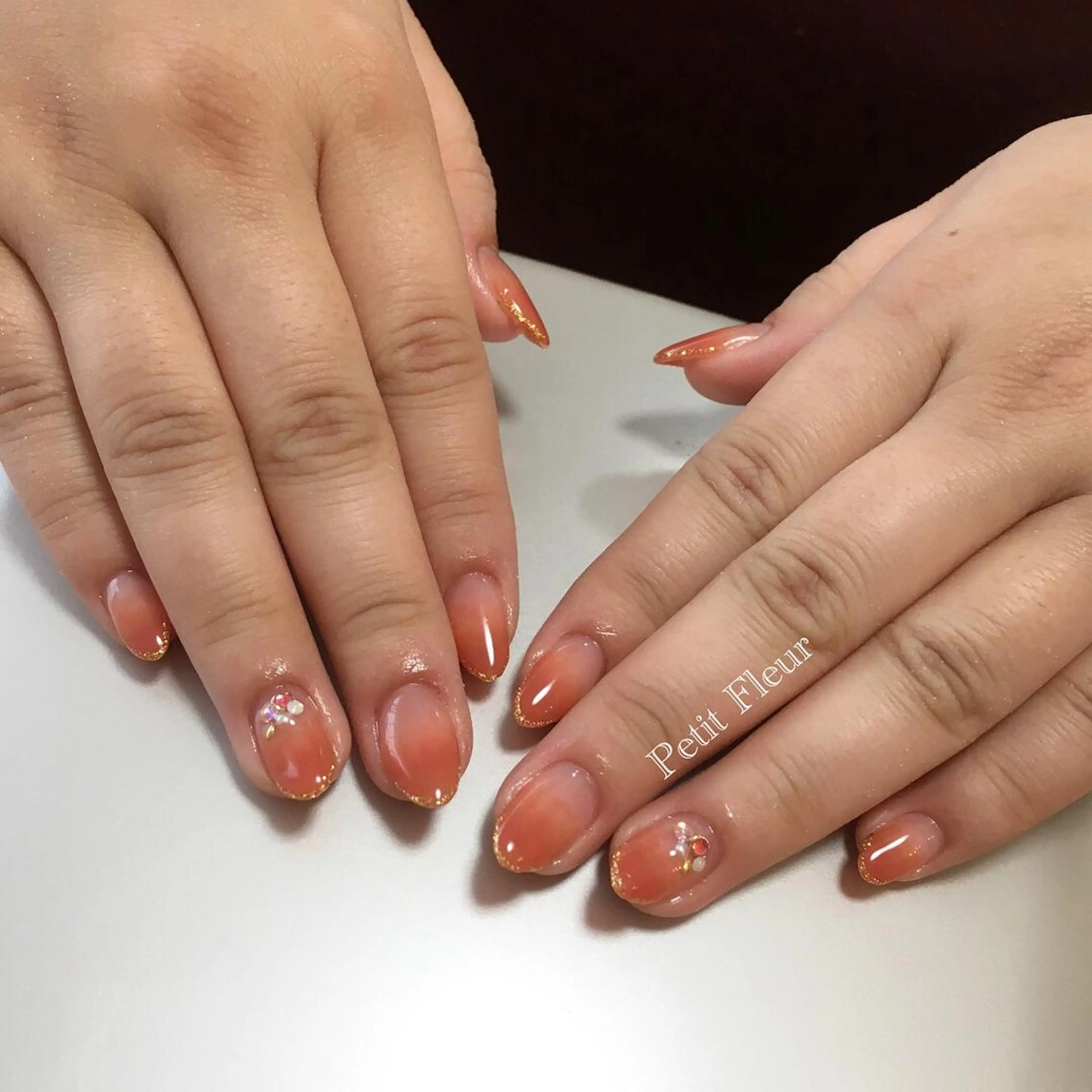 ネイル 成人式 グラデーション ラメ(グリッター) Petit Fleur所属・青柳 亜梨奈のマツエク・マツパデザイン