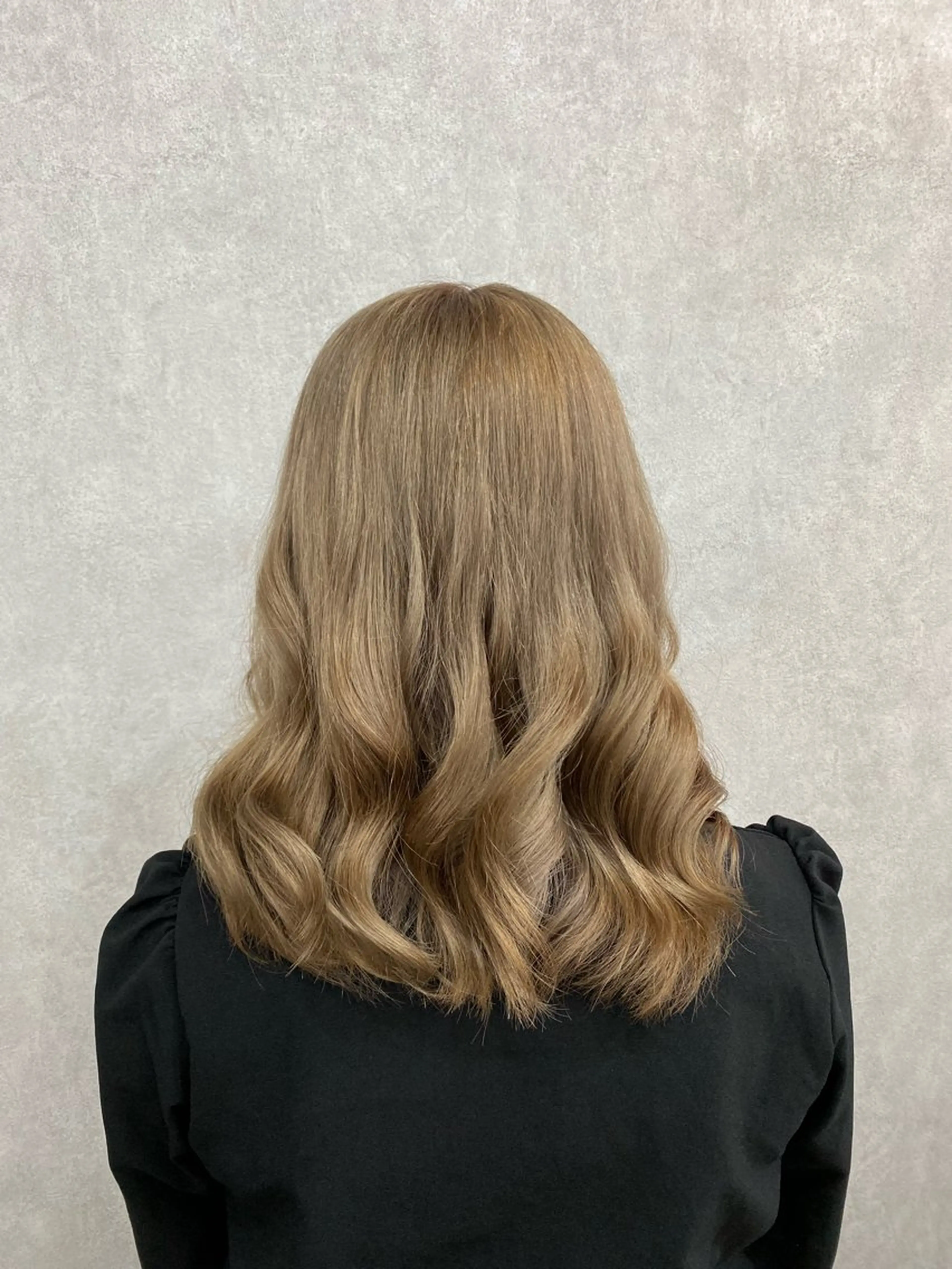 セミロング 🩶西 雪乃/透明感 くすみカラー🫧のヘアスタイル