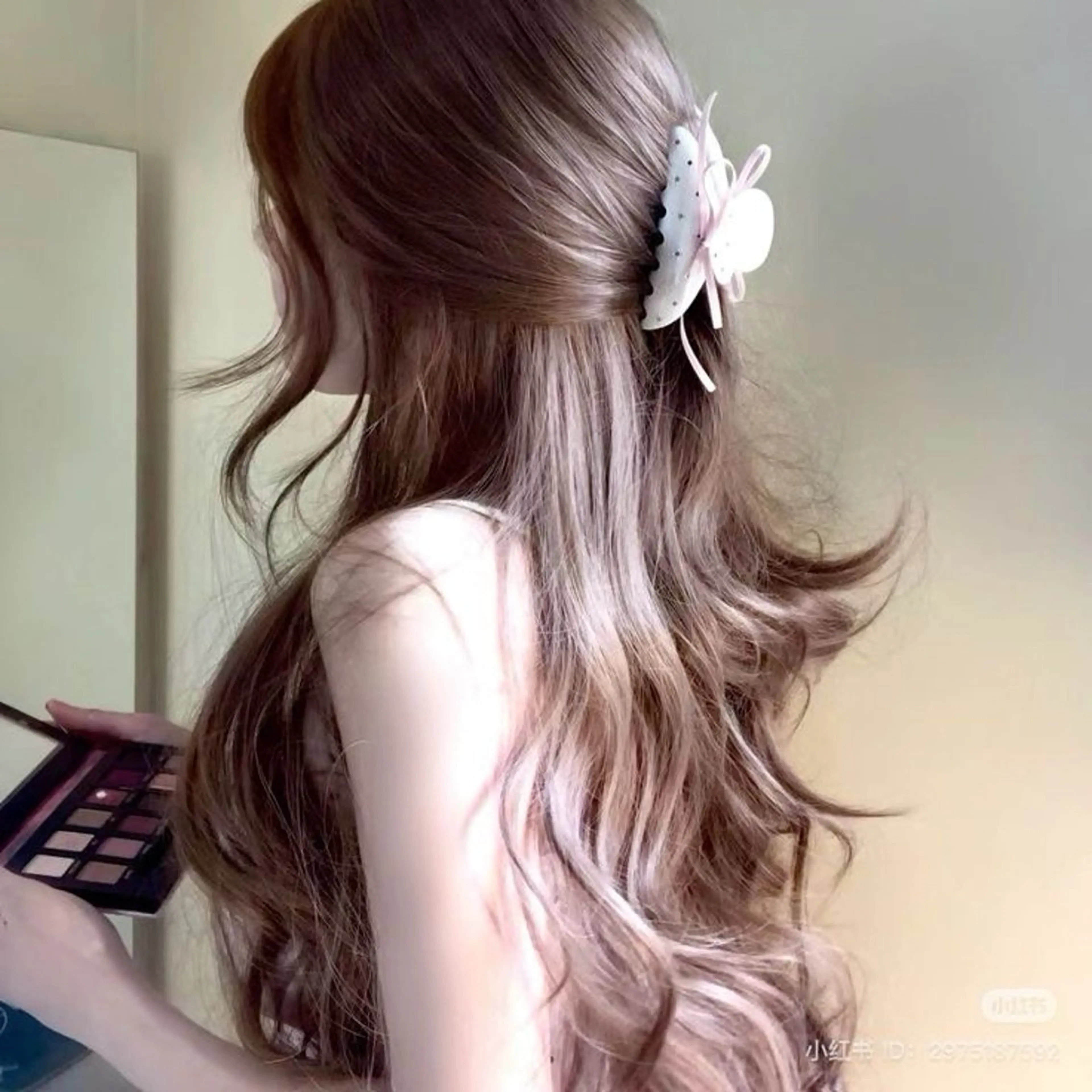 ロング にこ🐻‍❄️🫧 透明感カラー🤍のヘアスタイル