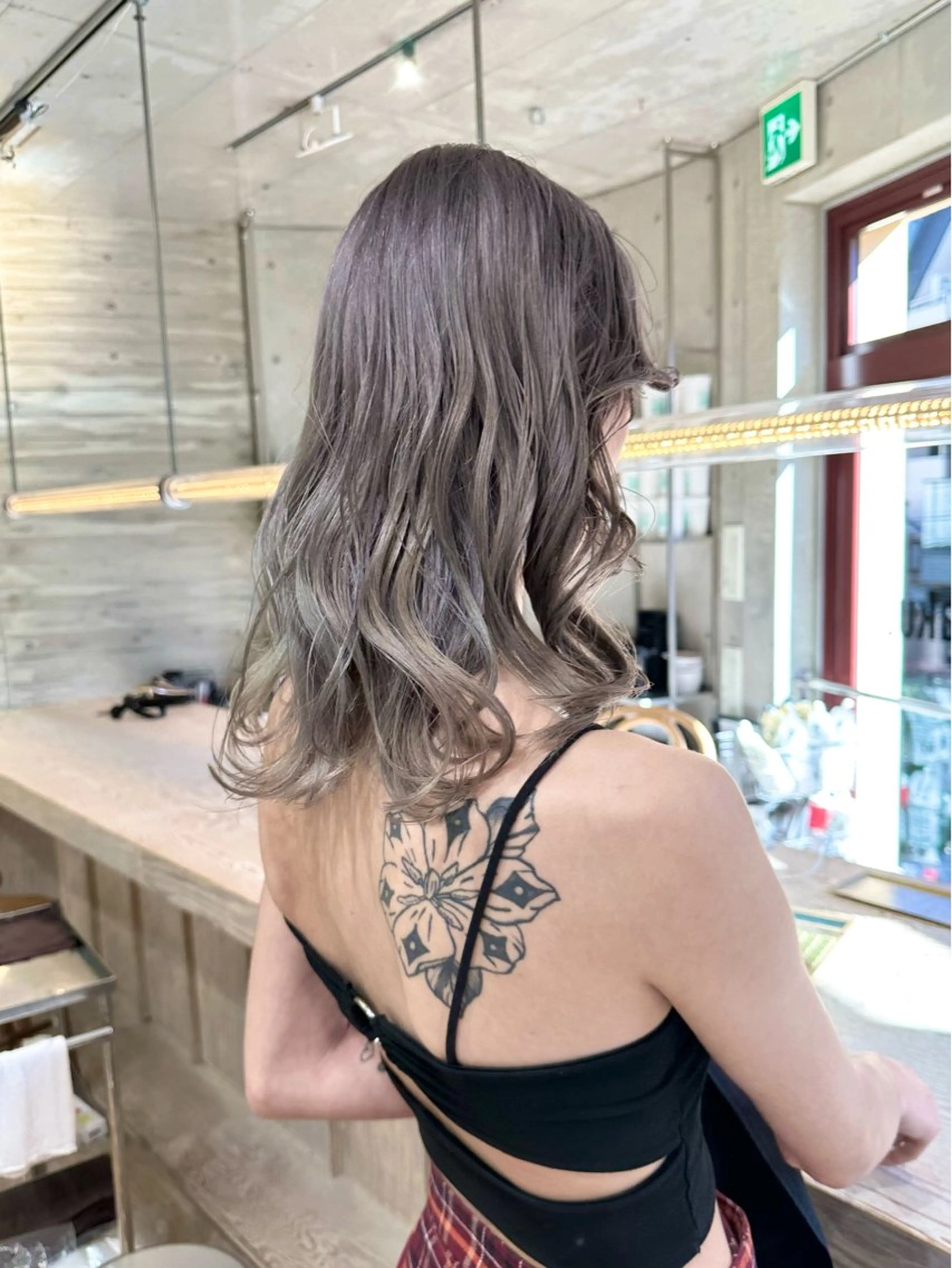 ミディアム カラー ヘアカラー トリートメント kai .のヘアスタイル