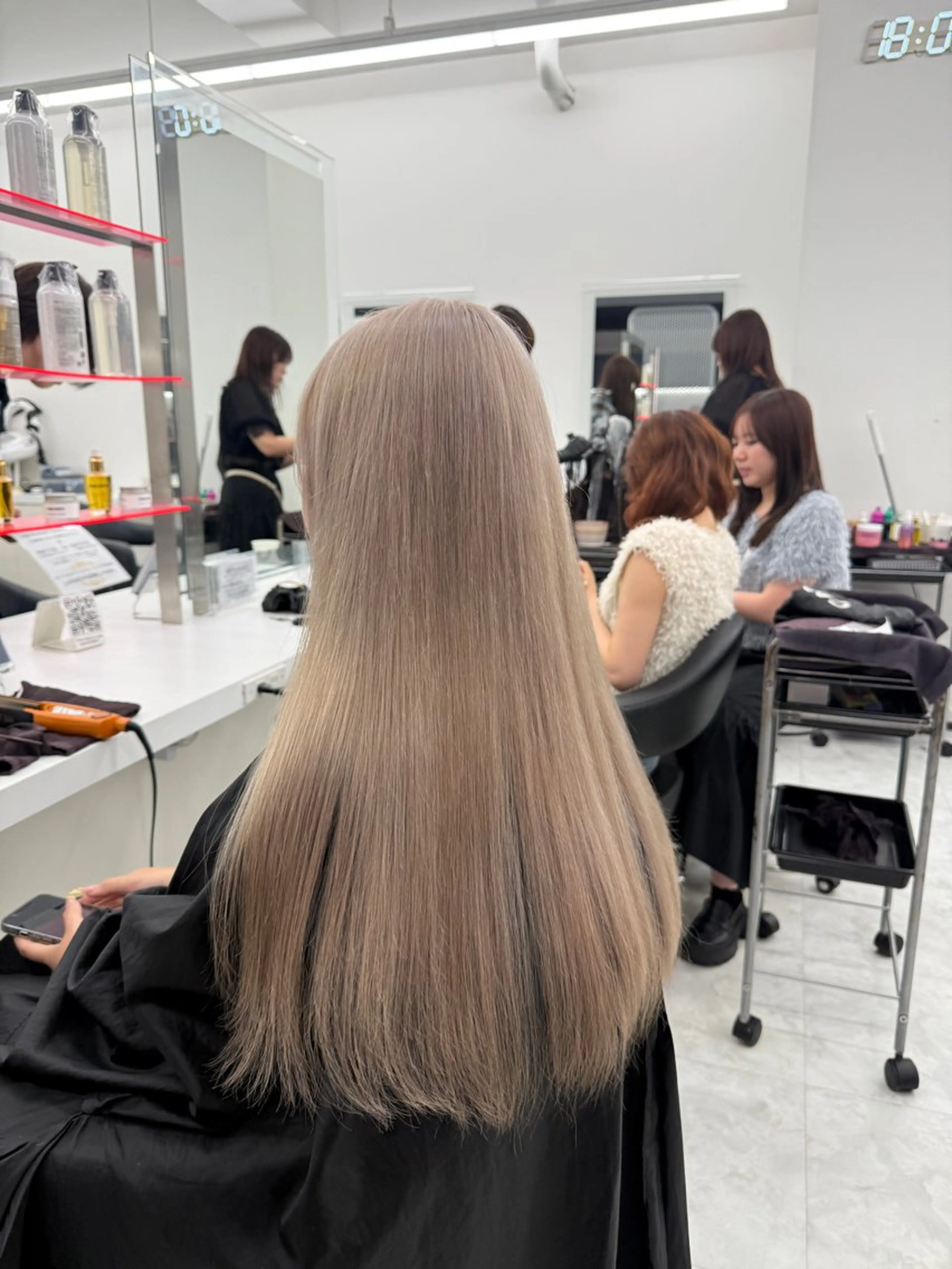 ロング カラー ヘアアレンジ ベージュカラー ホワイトベージュ カット ヘアカラー トリートメント ヘッドスパ ヘアセット 🎀Girly艶髪カ ラー🎀Harukaのヘアスタイル