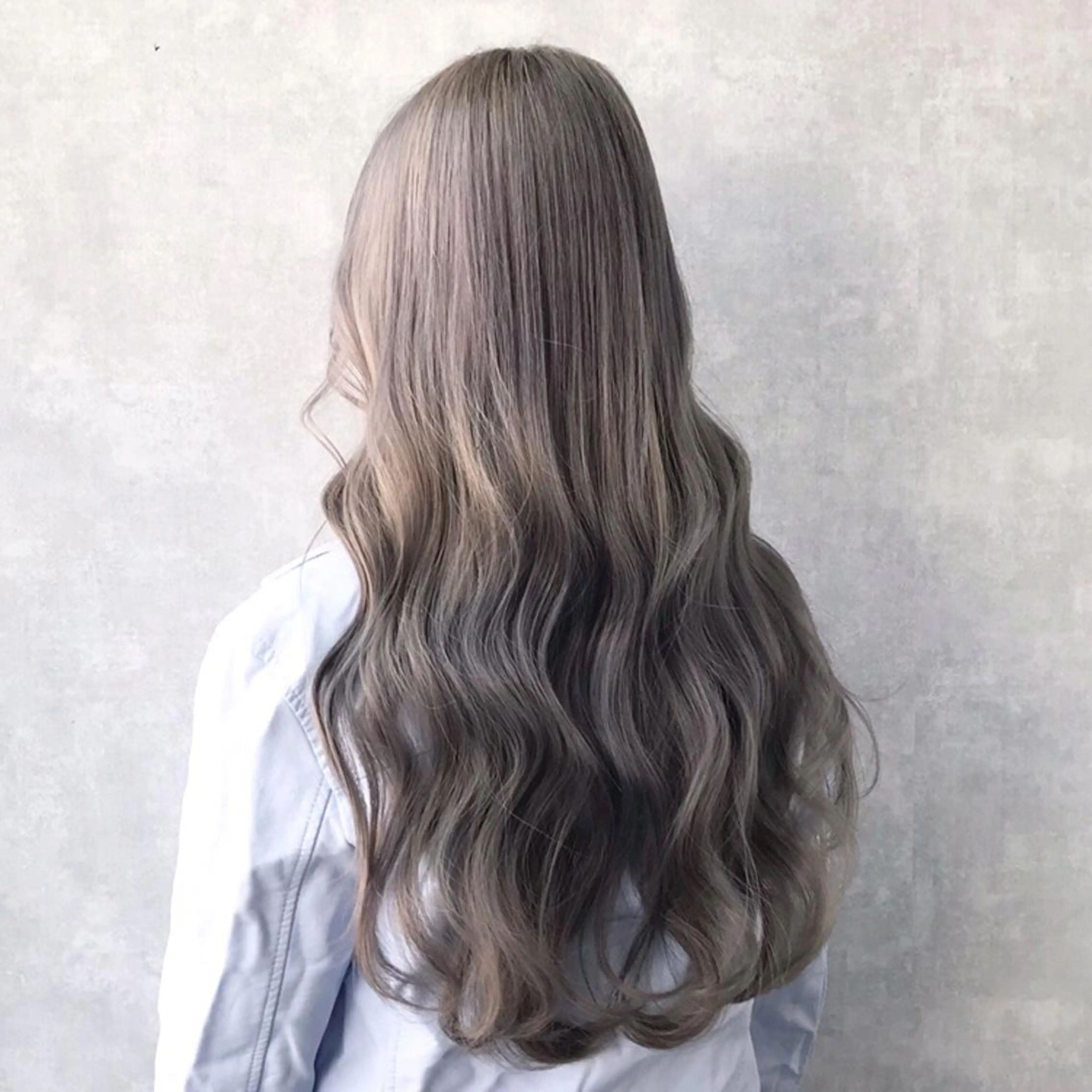 ロング カラー アッシュ ブリーチ ホワイトアッシュ ヨシンモリ ムルギョル巻き サロウィン所属・K-POP好き美容師 🇰🇷Kai.Yのヘアスタイル