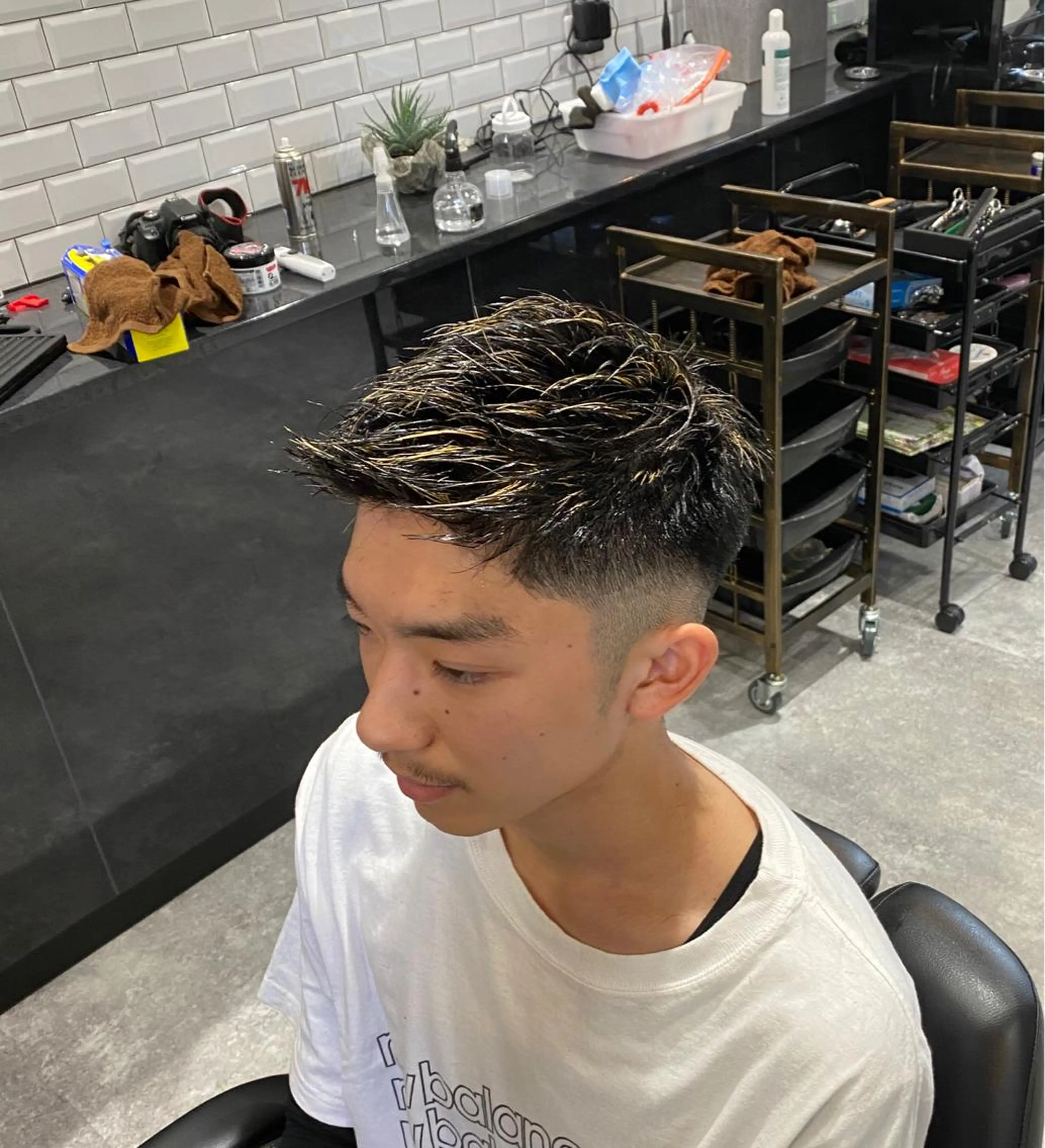 ショート カラー メンズ フェードカット メンズハイライト モヒカン ハイライトカラー ハイライト カット 前田賢生 ご新規様はNGのヘアスタイル