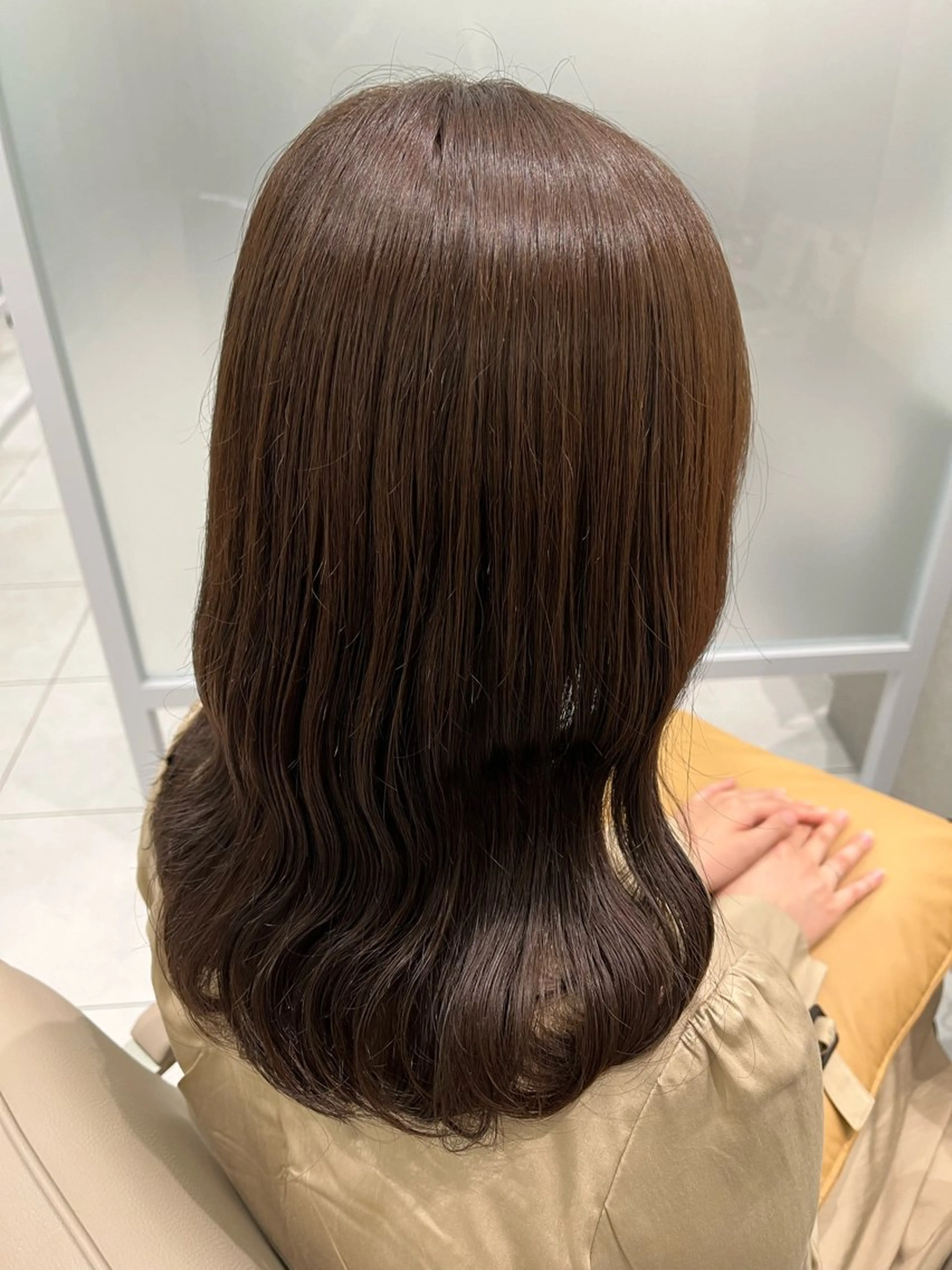 セミロング カラー ベージュカラー ブリーチ ミルクティーベージュ ブリーチなしカラー オリーブベージュ Eleanor 池袋 🧸Madoka🧸のヘアスタイル