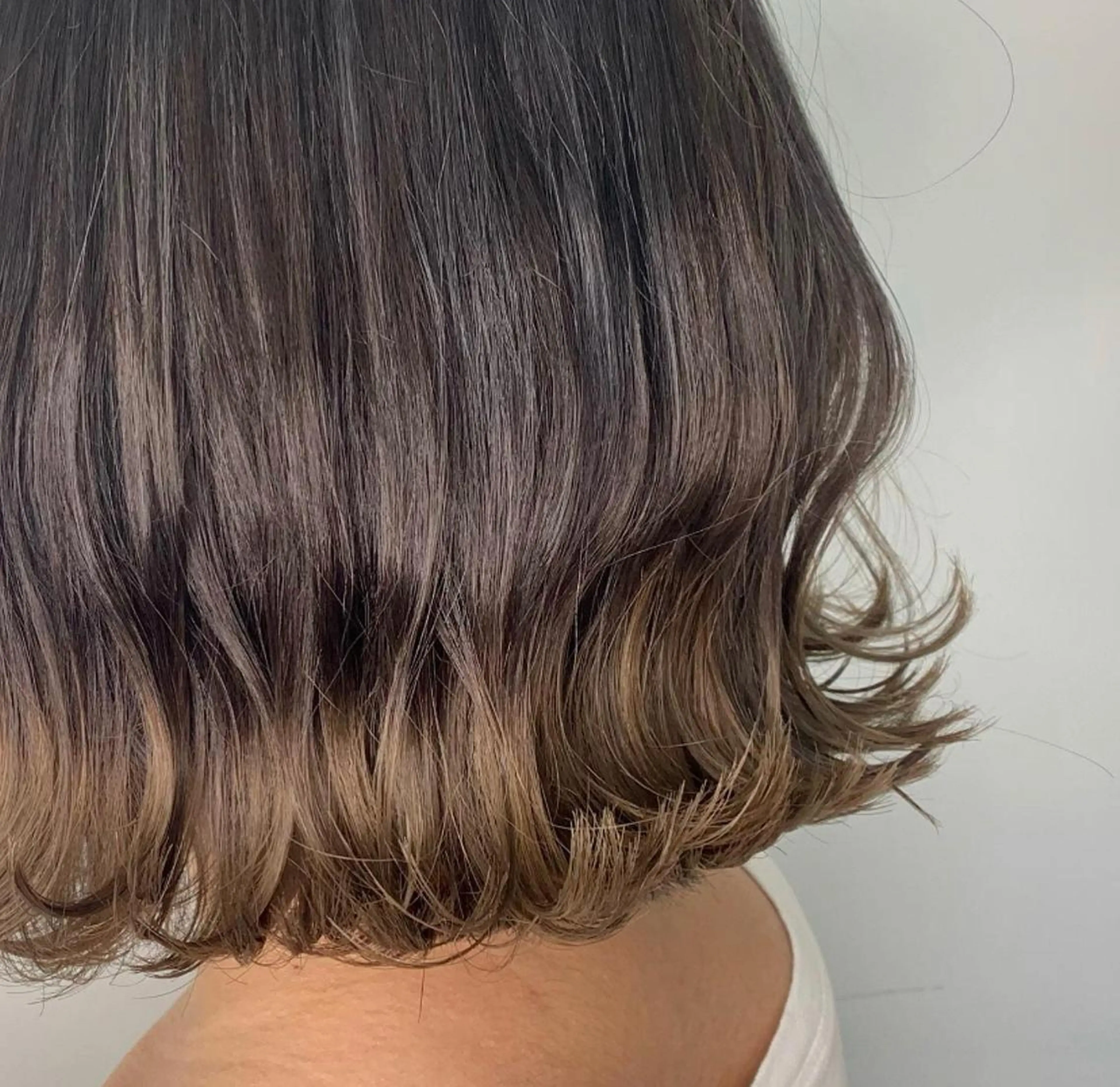 ミディアム カラー 小森 衣純のヘアスタイル