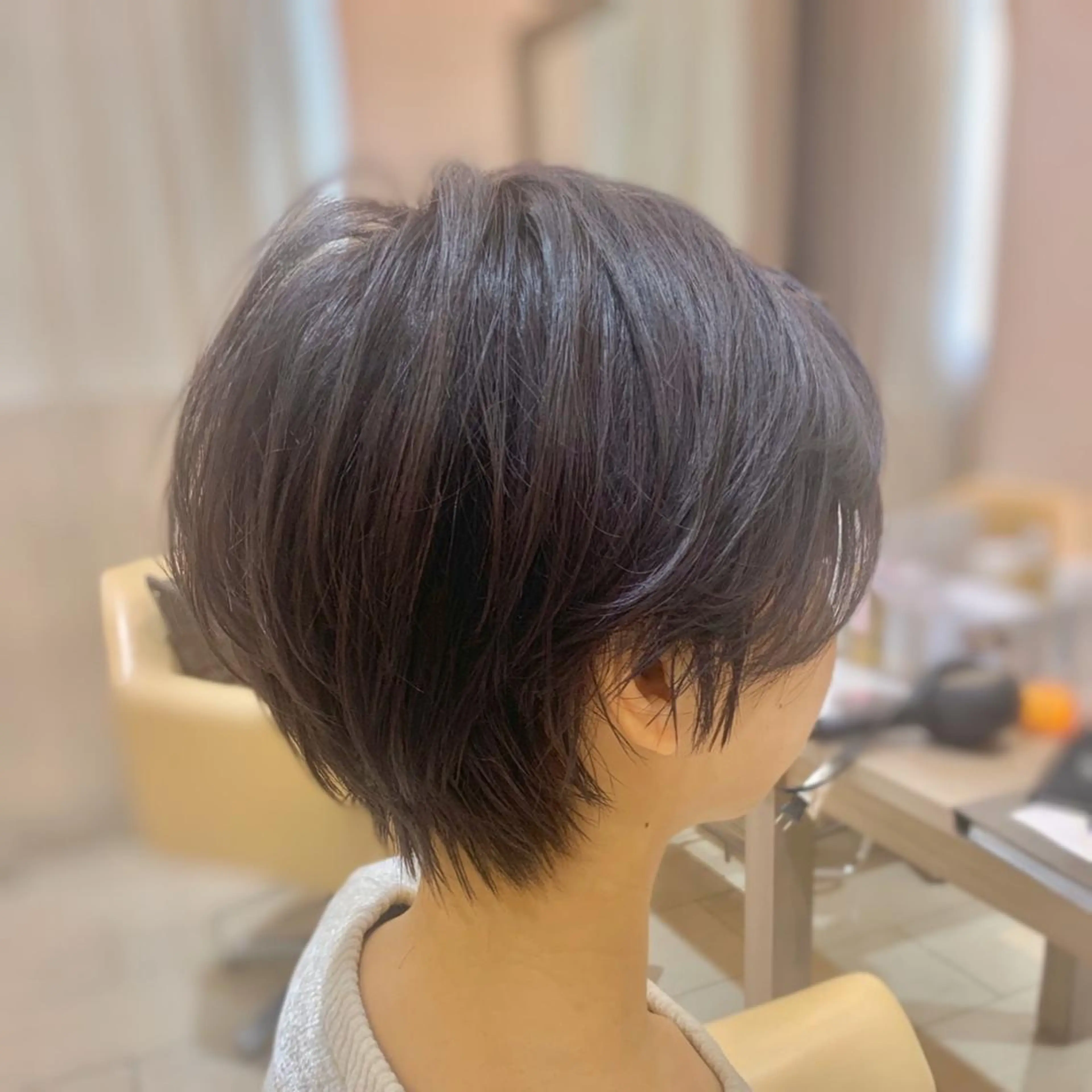 ショート カラー ハンサムショート アッシュ ラベンダーカラー ラベンダーアッシュ ショートヘア 農添 杏のヘアスタイル