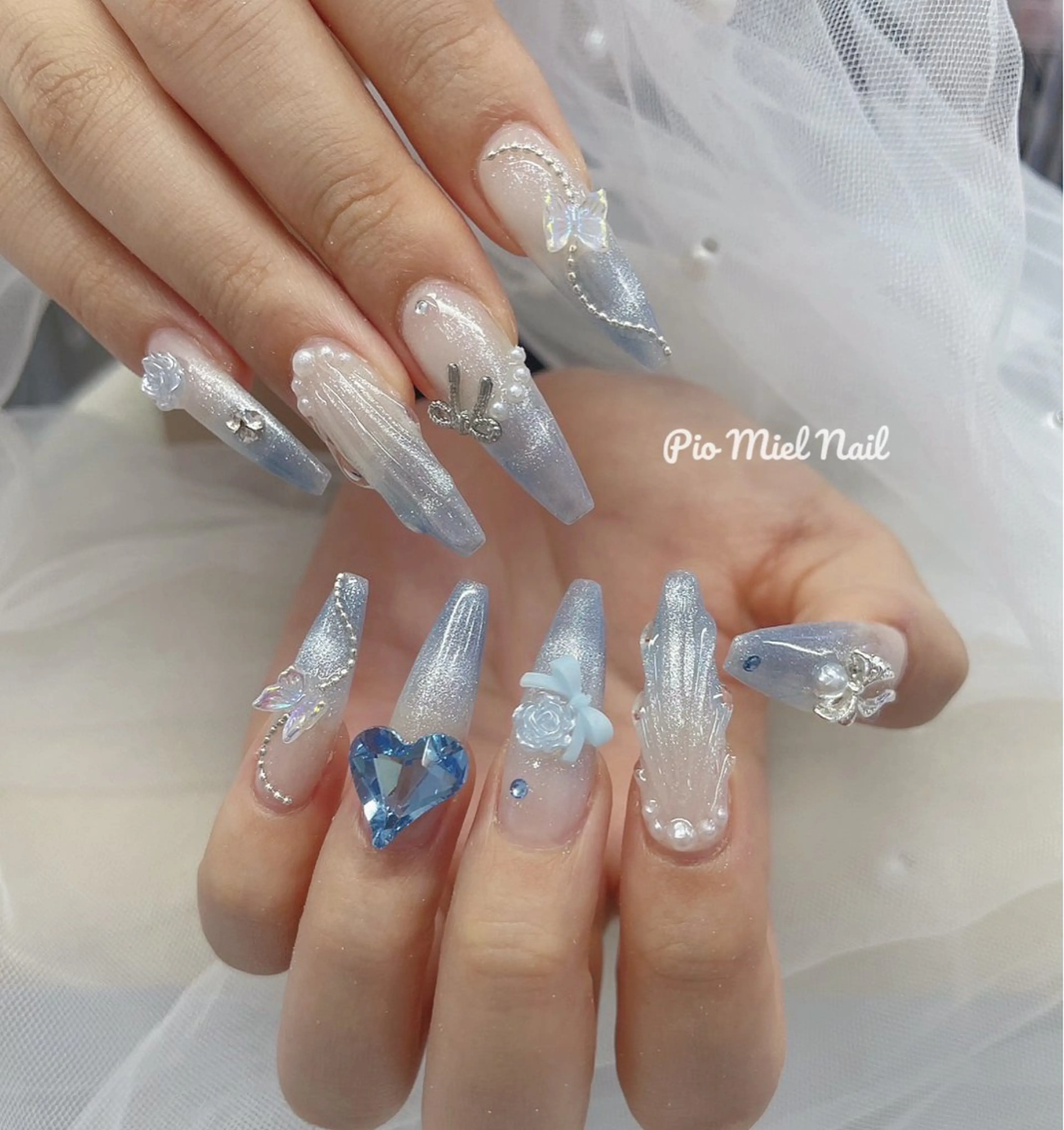 セミロング 韓国風ヘア ハンドネイル Pio Mielのネイルデザイン