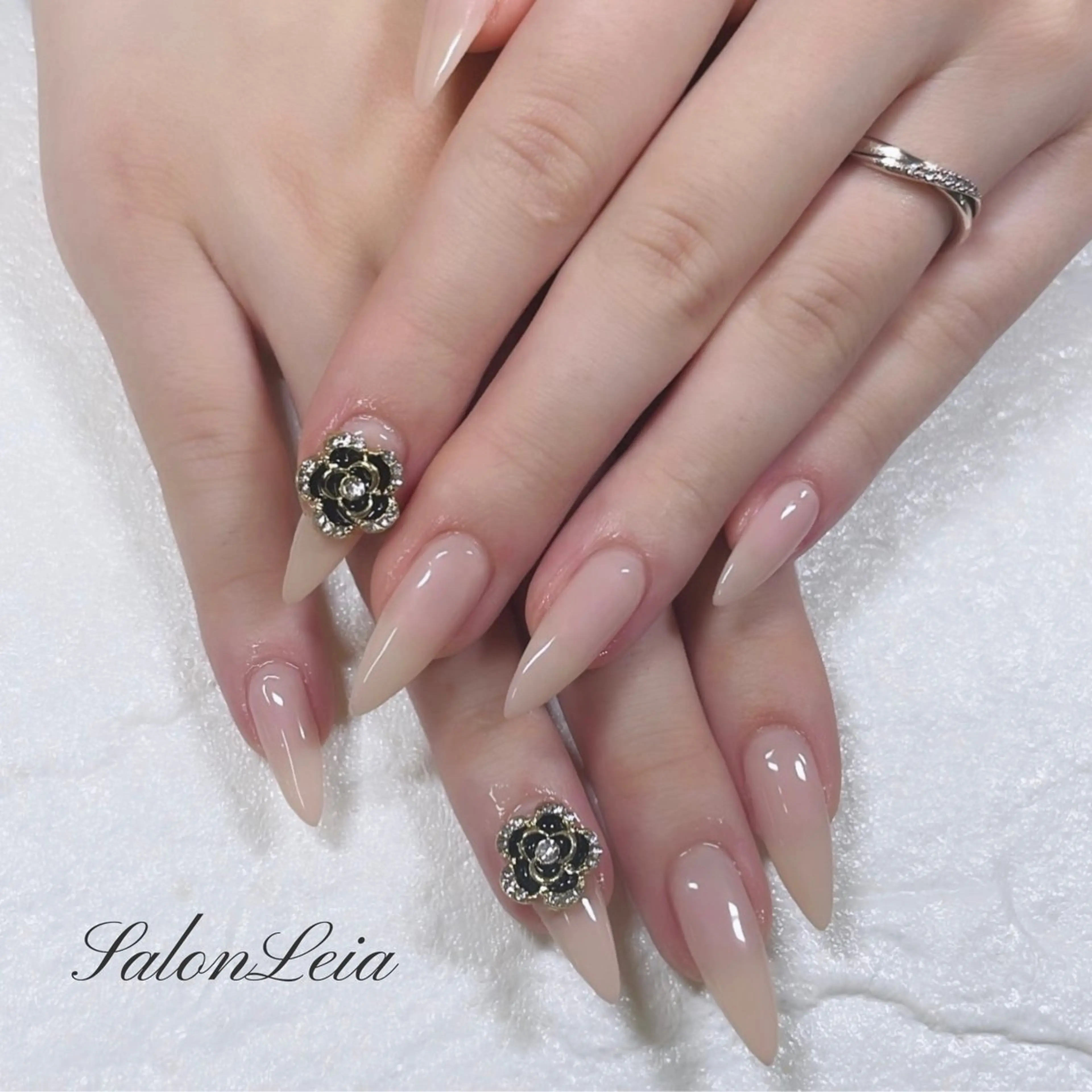 ネイル Salon Leia所属・Salon Leia KANAのネイルデザイン