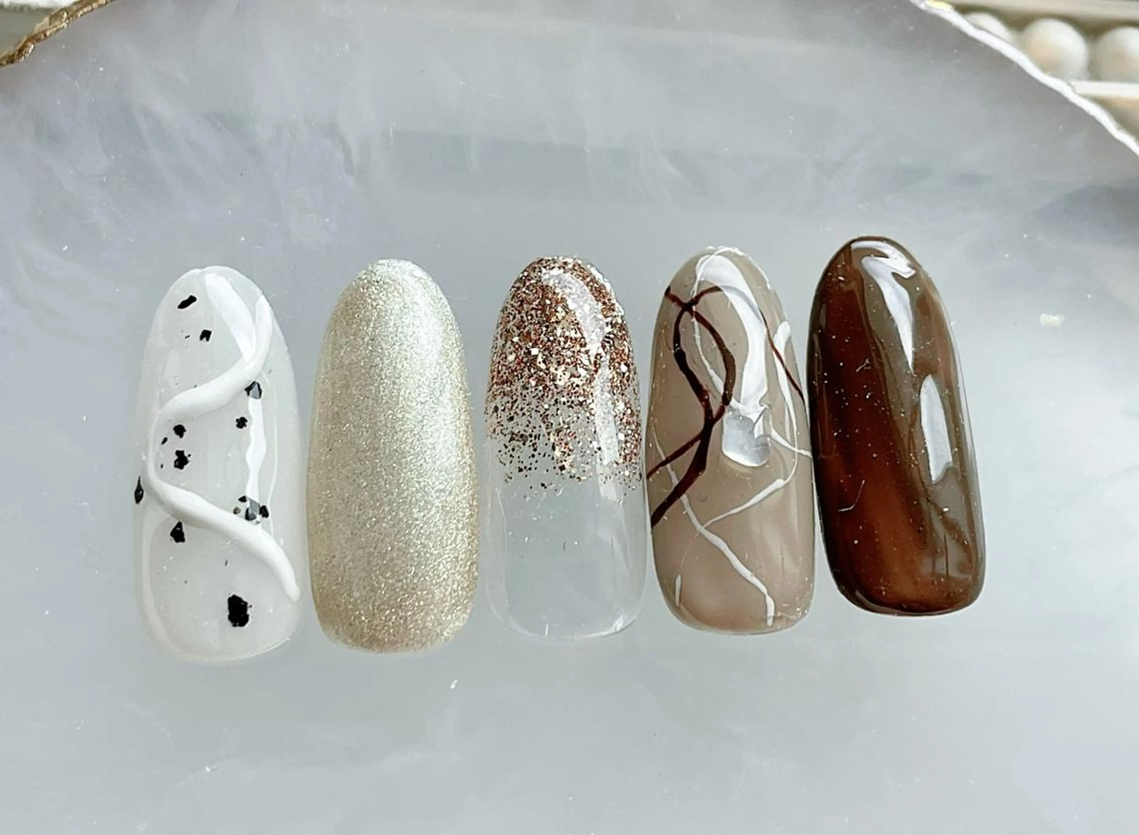 ネイル ジェルネイル キラキラネイル ニュアンスネイル パラジェル ハンドネイル Satomi  のネイルデザイン