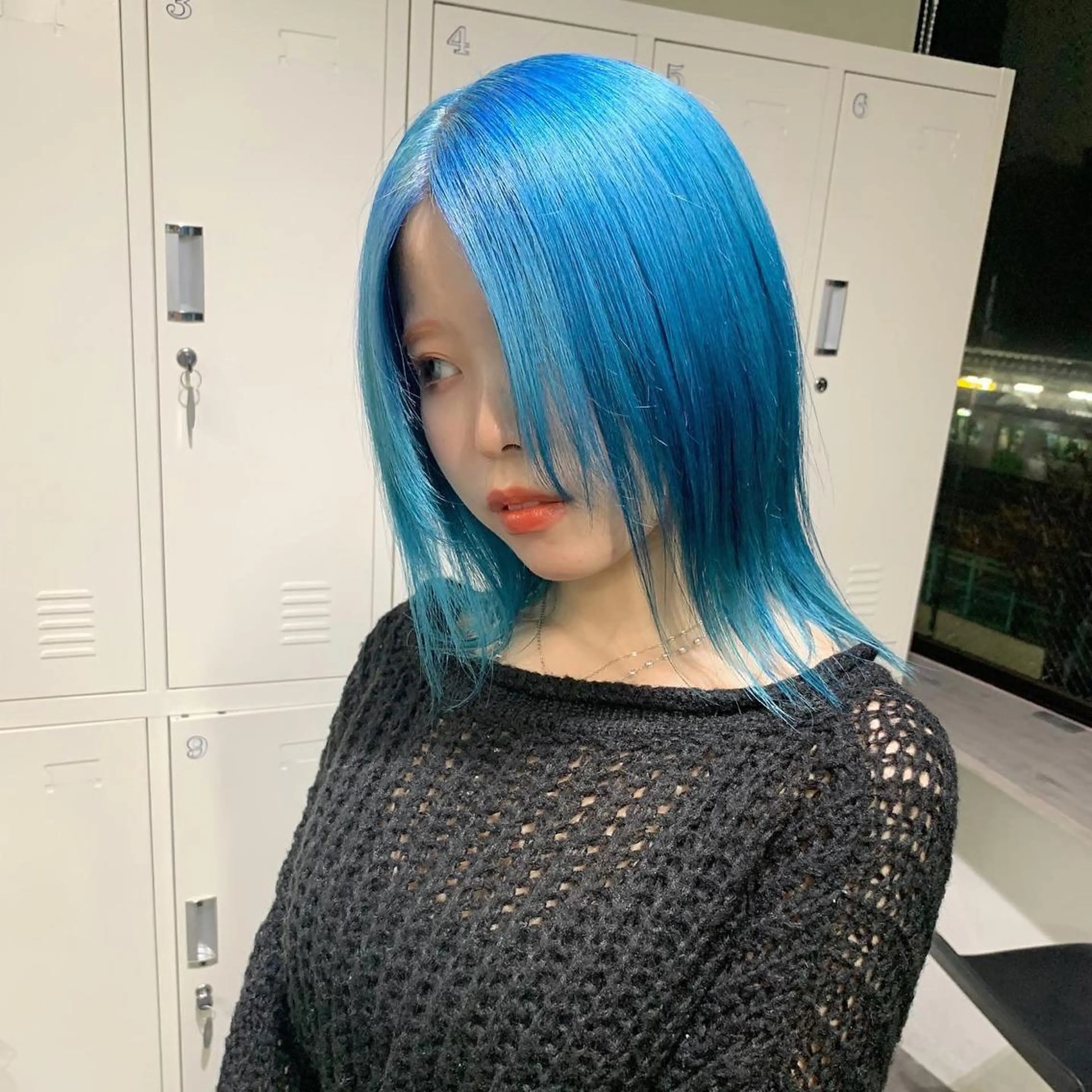 ミディアム カラー ブルーカラー 中性ウルフカット ケアブリーチ/ケイトのヘアスタイル