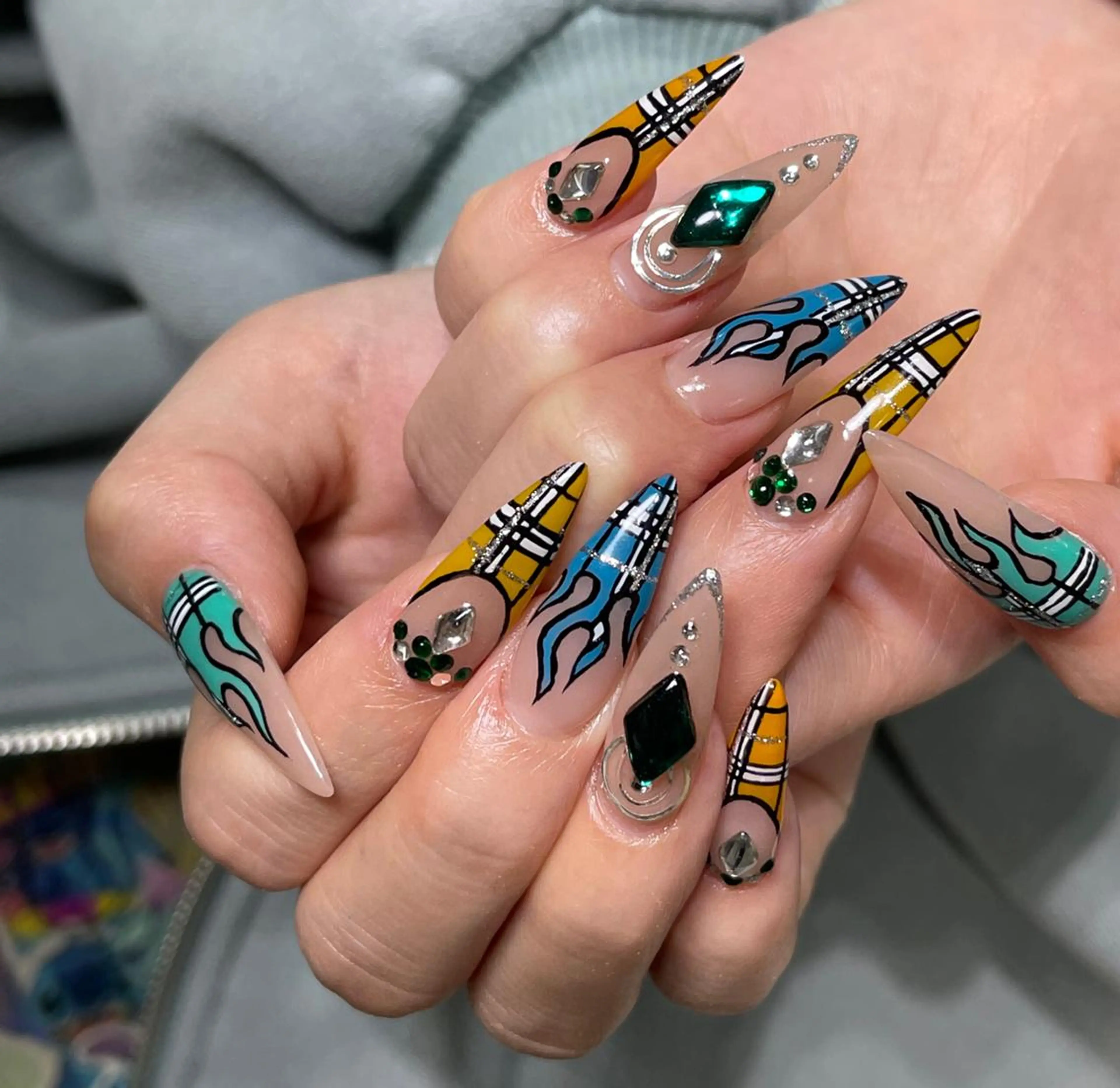 ネイル アートネイル 長さ出し ネイルチップ Queens テイのネイルデザイン