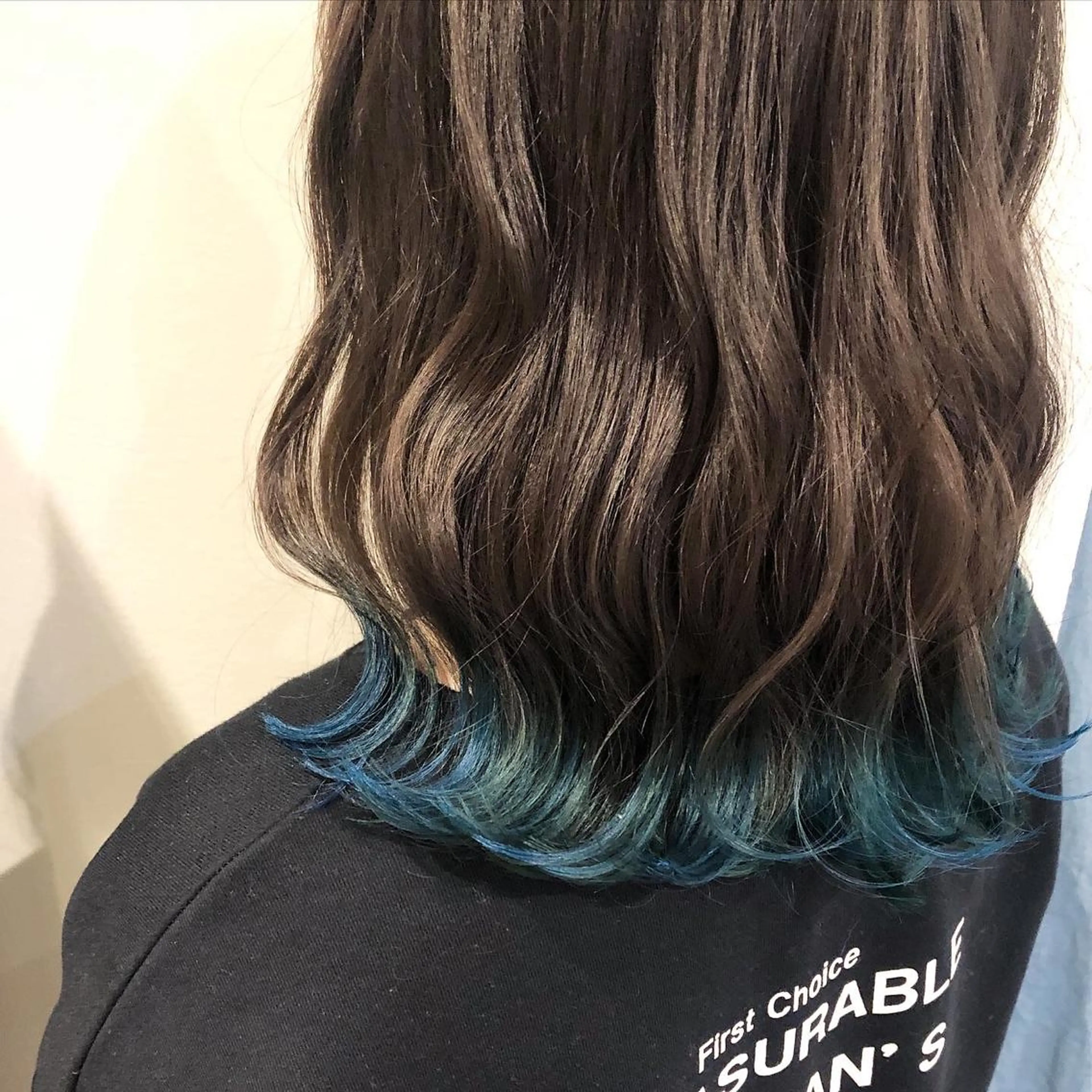 セミロング カラー ブルーカラー カラーパティシエ facce🌼ikoのヘアスタイル