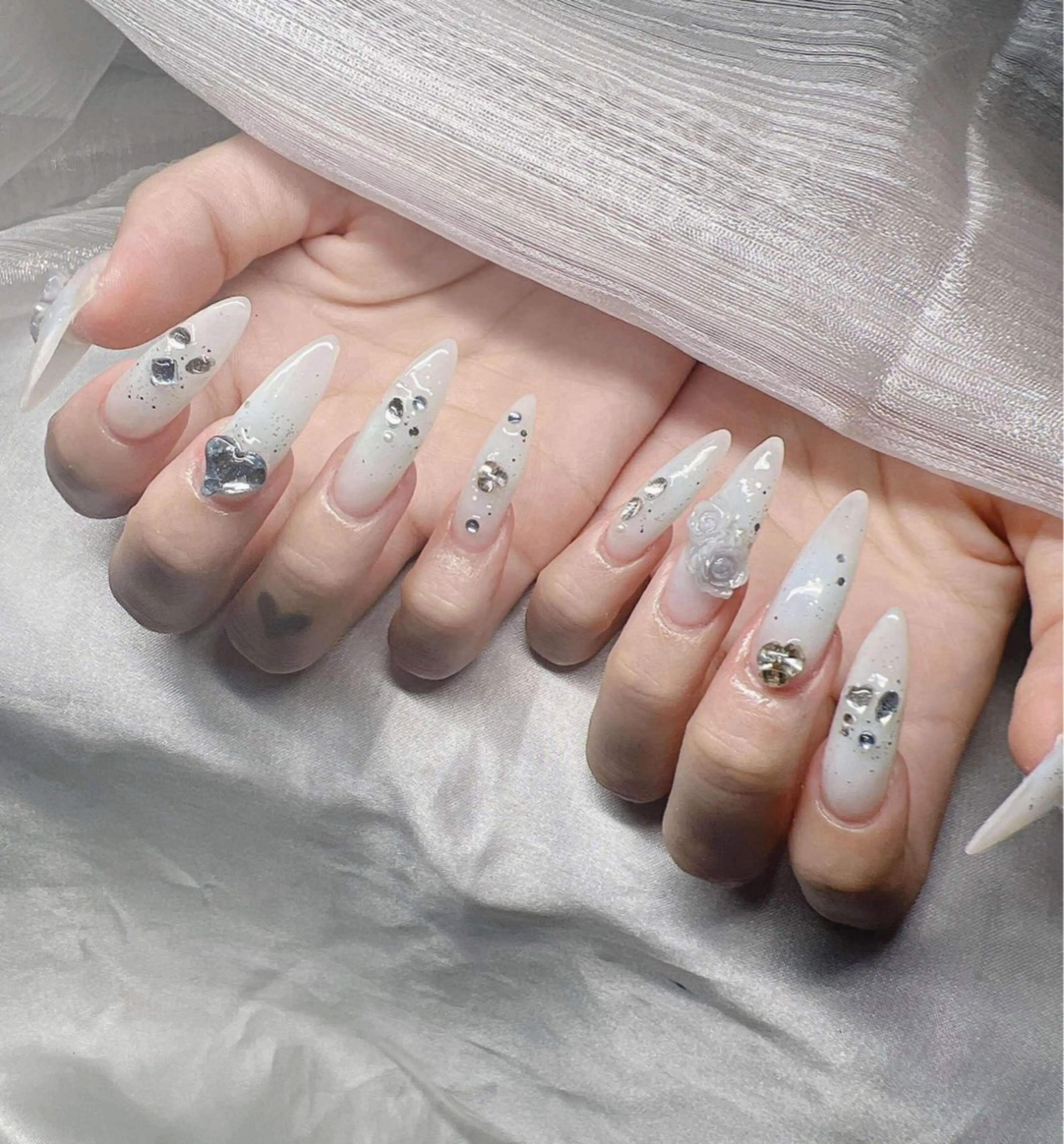 ネイル 長さ出し グラデーション キラキラネイル マグネットネイル ニュアンスネイル ハンドネイル Lee Ainのネイルデザイン