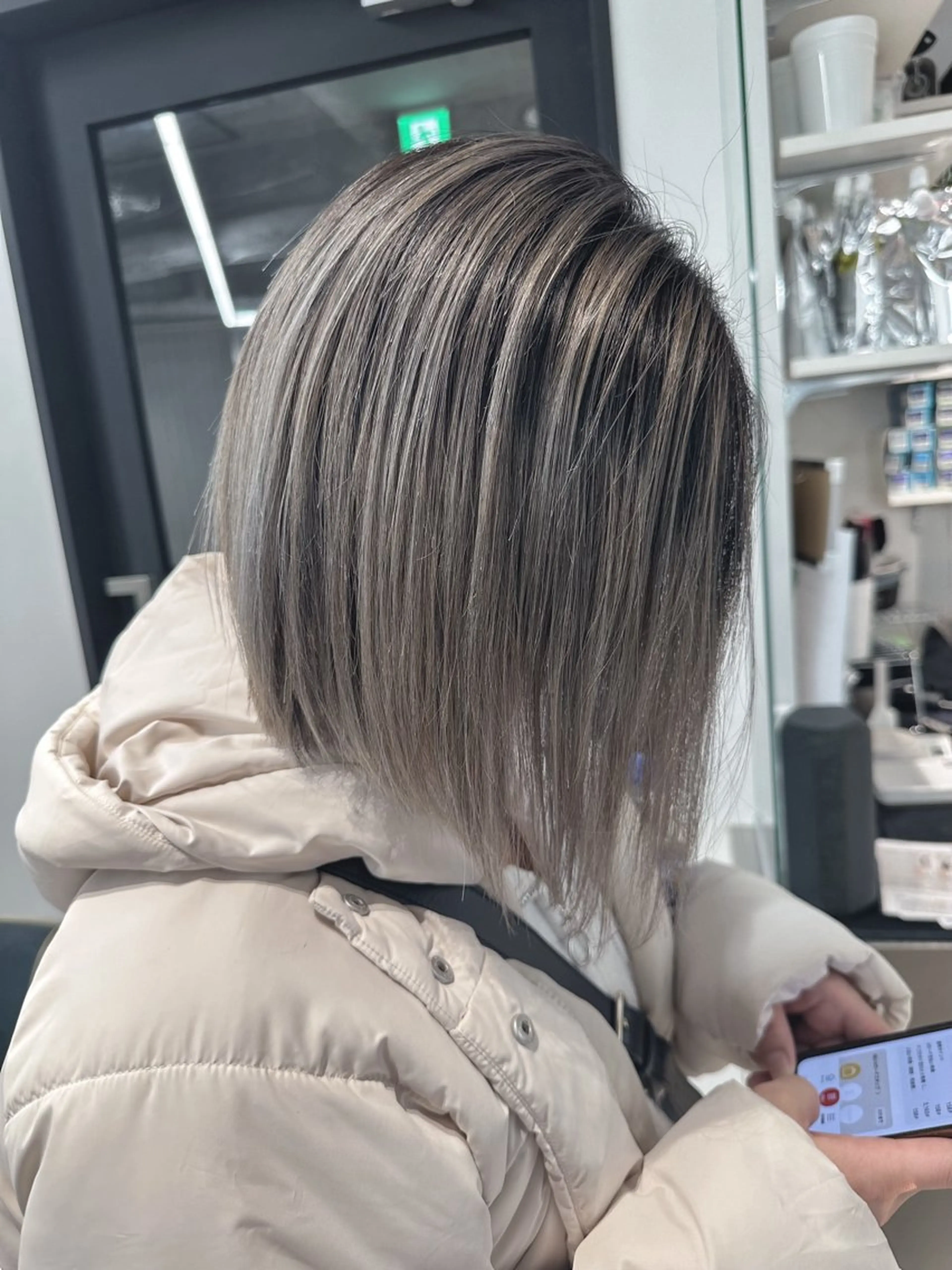 ミディアム レイヤーカット ヘアカラー 🔷ブリーチバレイヤ ージュ🔷飯野達也のヘアスタイル